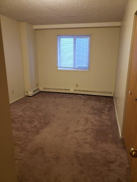 201 1720 13 St SW, Calgary, Alberta T3A 2E6, 1 Bedroom Bedrooms, ,1 BathroomBathrooms,Apartment,For Rent,Labatt House,1720 13 St SW,1087
