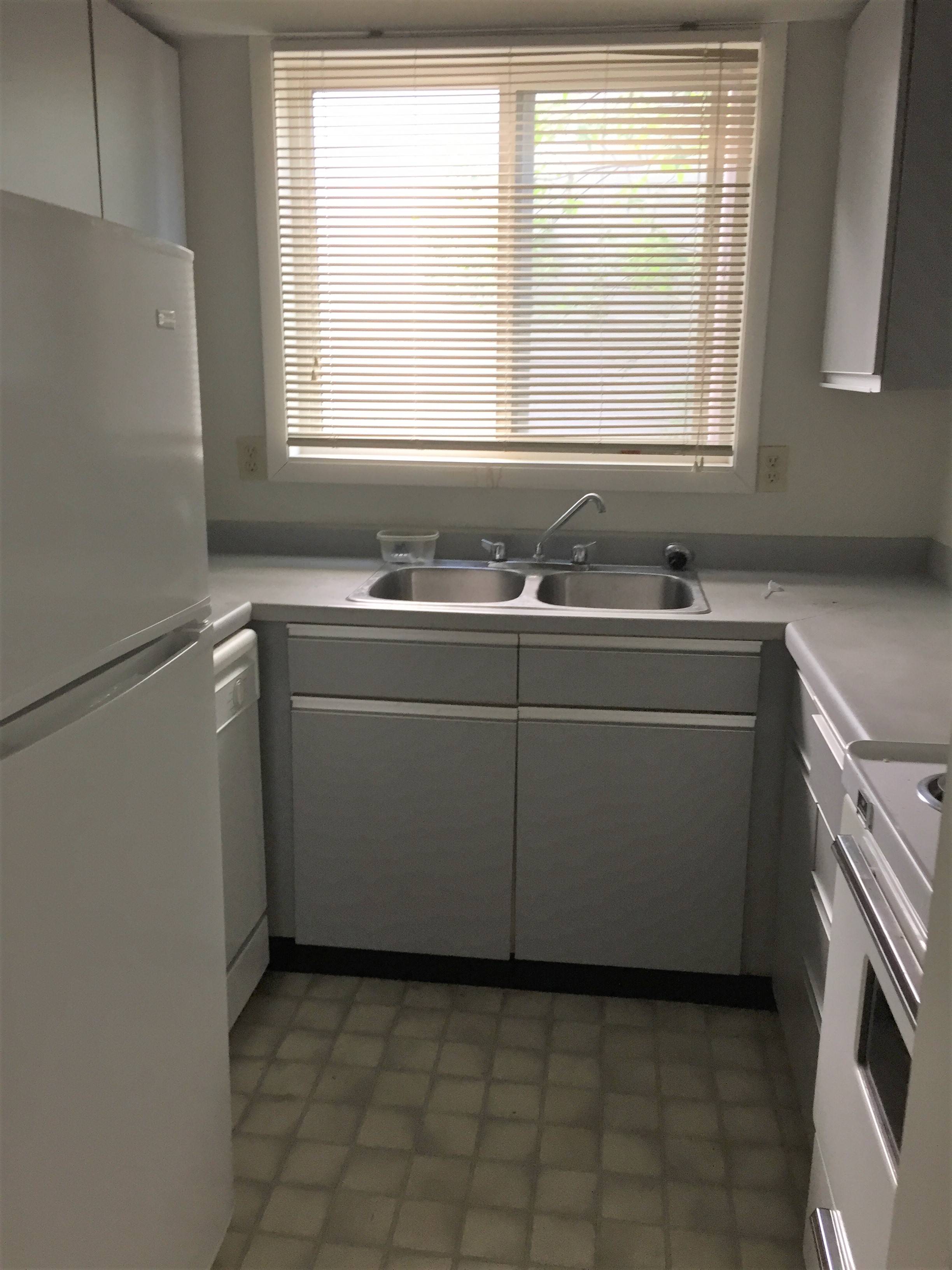 201 1720 13 St SW, Calgary, Alberta T3A 2E6, 1 Bedroom Bedrooms, ,1 BathroomBathrooms,Apartment,For Rent,Labatt House,1720 13 St SW,1087