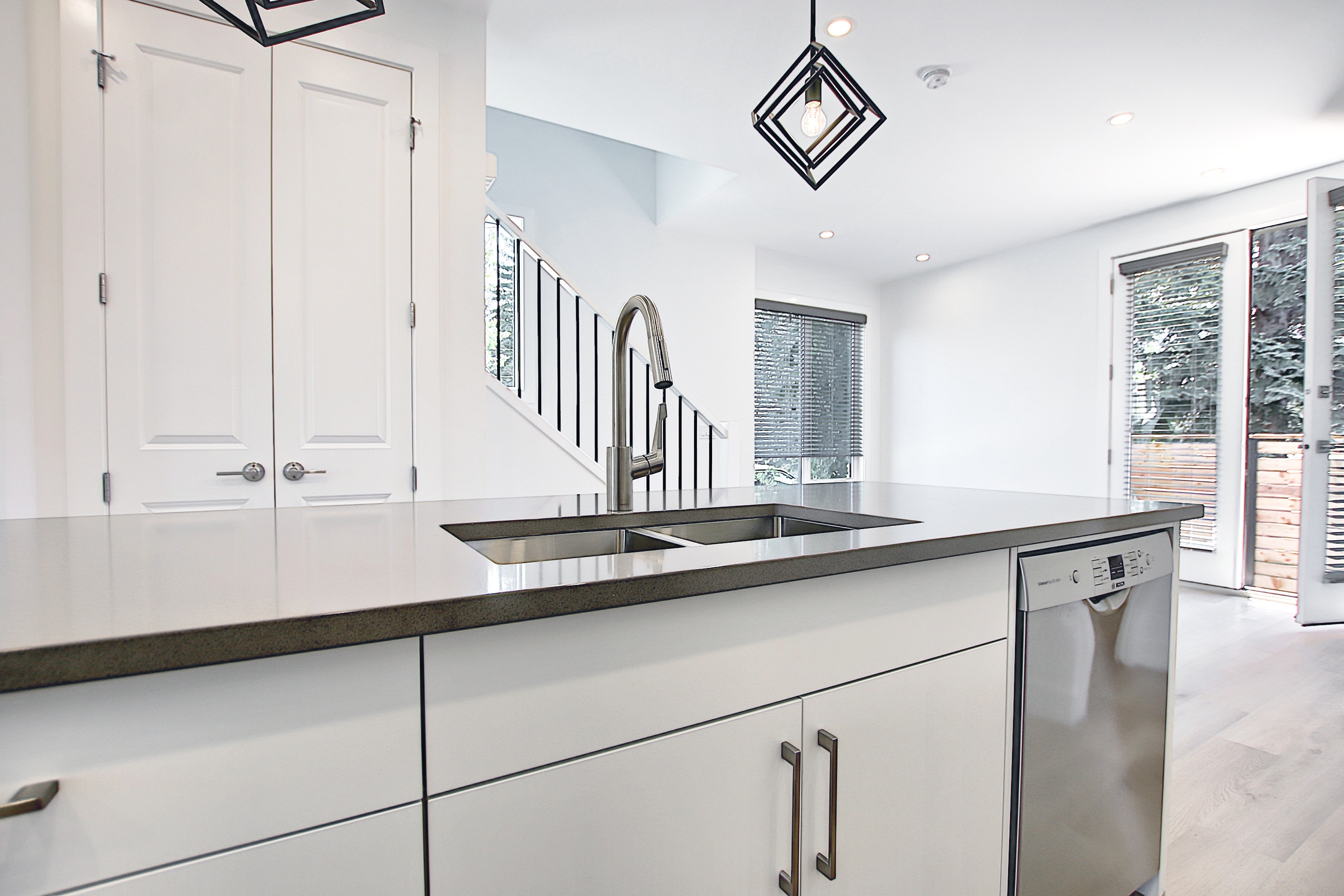 3241 Kinsale Road SW, Calgary, Alberta T3E 4S1, 2 Bedrooms Bedrooms, ,2 BathroomsBathrooms,Townhouse,For Rent,Kinsale Road SW,1125