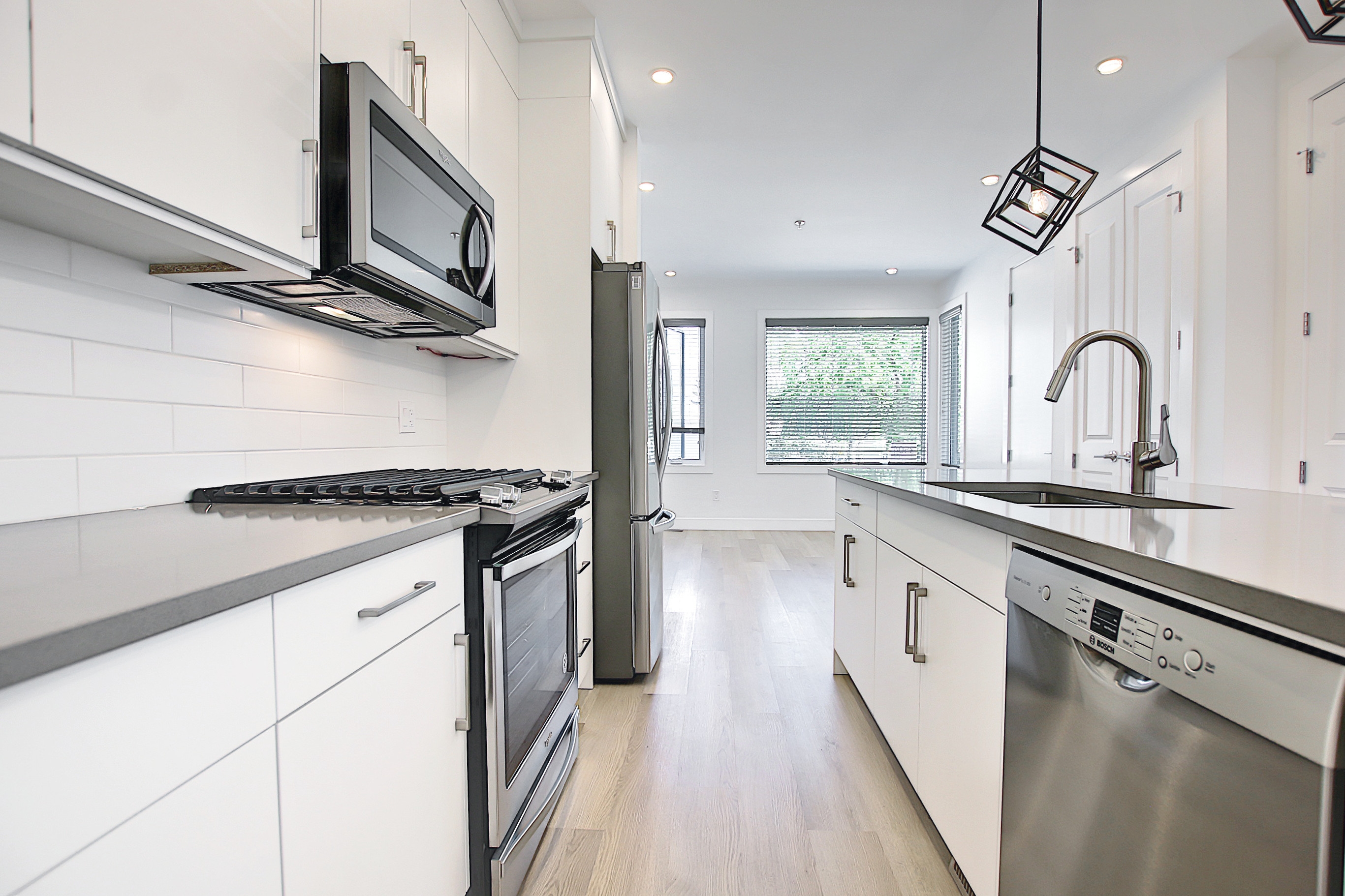 3241 Kinsale Road SW, Calgary, Alberta T3E 4S1, 2 Bedrooms Bedrooms, ,2 BathroomsBathrooms,Townhouse,For Rent,Kinsale Road SW,1125