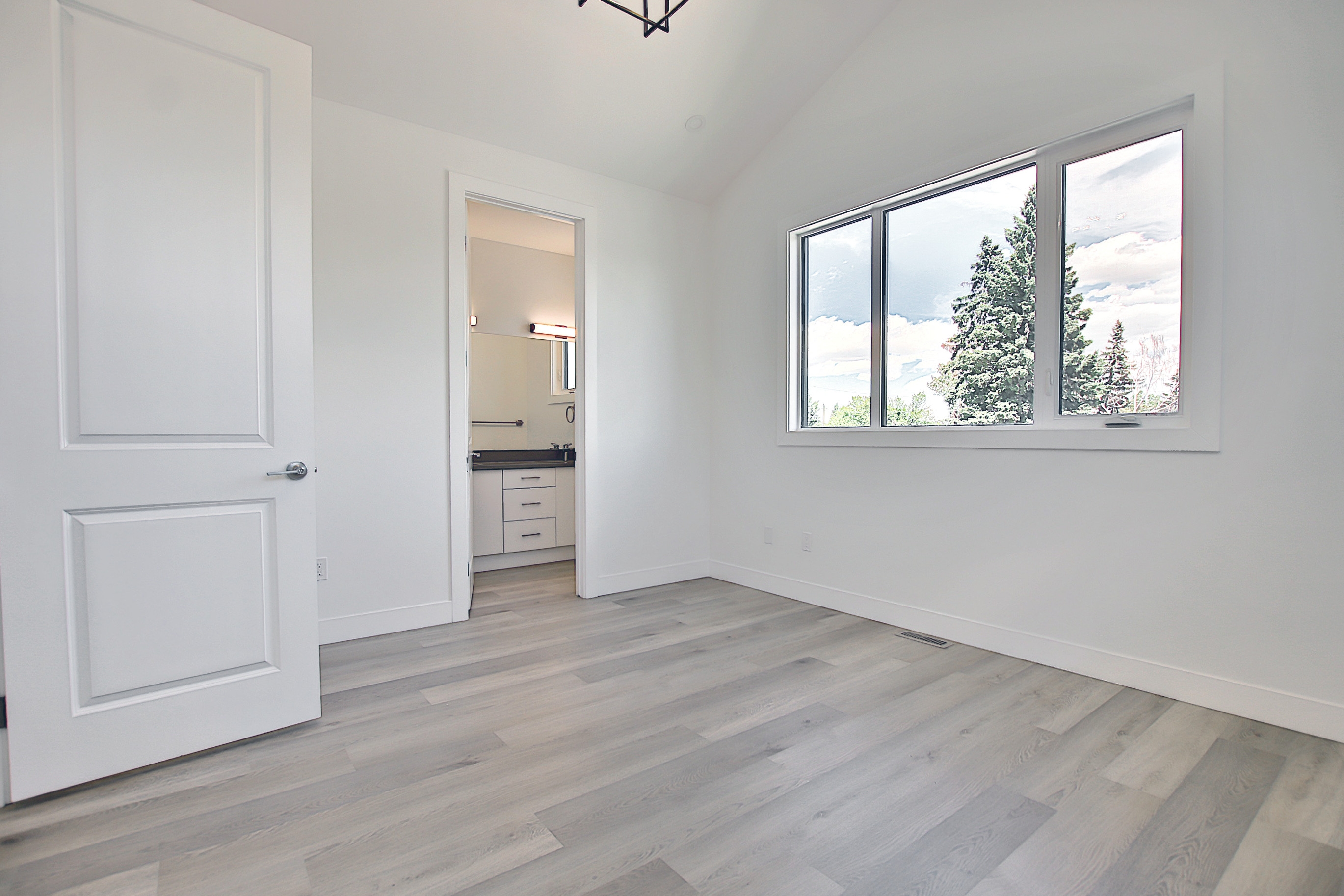 3241 Kinsale Road SW, Calgary, Alberta T3E 4S1, 2 Bedrooms Bedrooms, ,2 BathroomsBathrooms,Townhouse,For Rent,Kinsale Road SW,1125