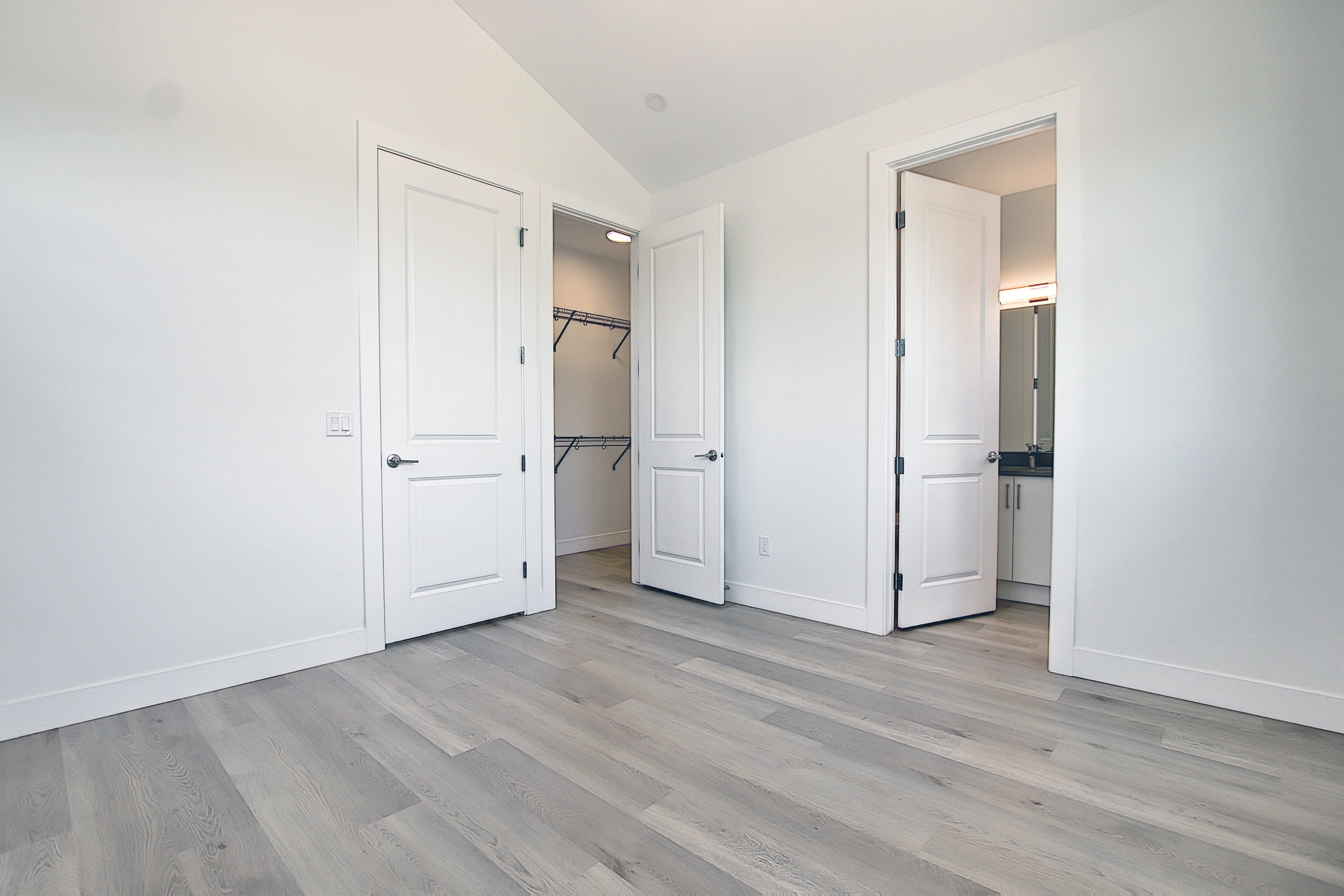 3241 Kinsale Road SW, Calgary, Alberta T3E 4S1, 2 Bedrooms Bedrooms, ,2 BathroomsBathrooms,Townhouse,For Rent,Kinsale Road SW,1125