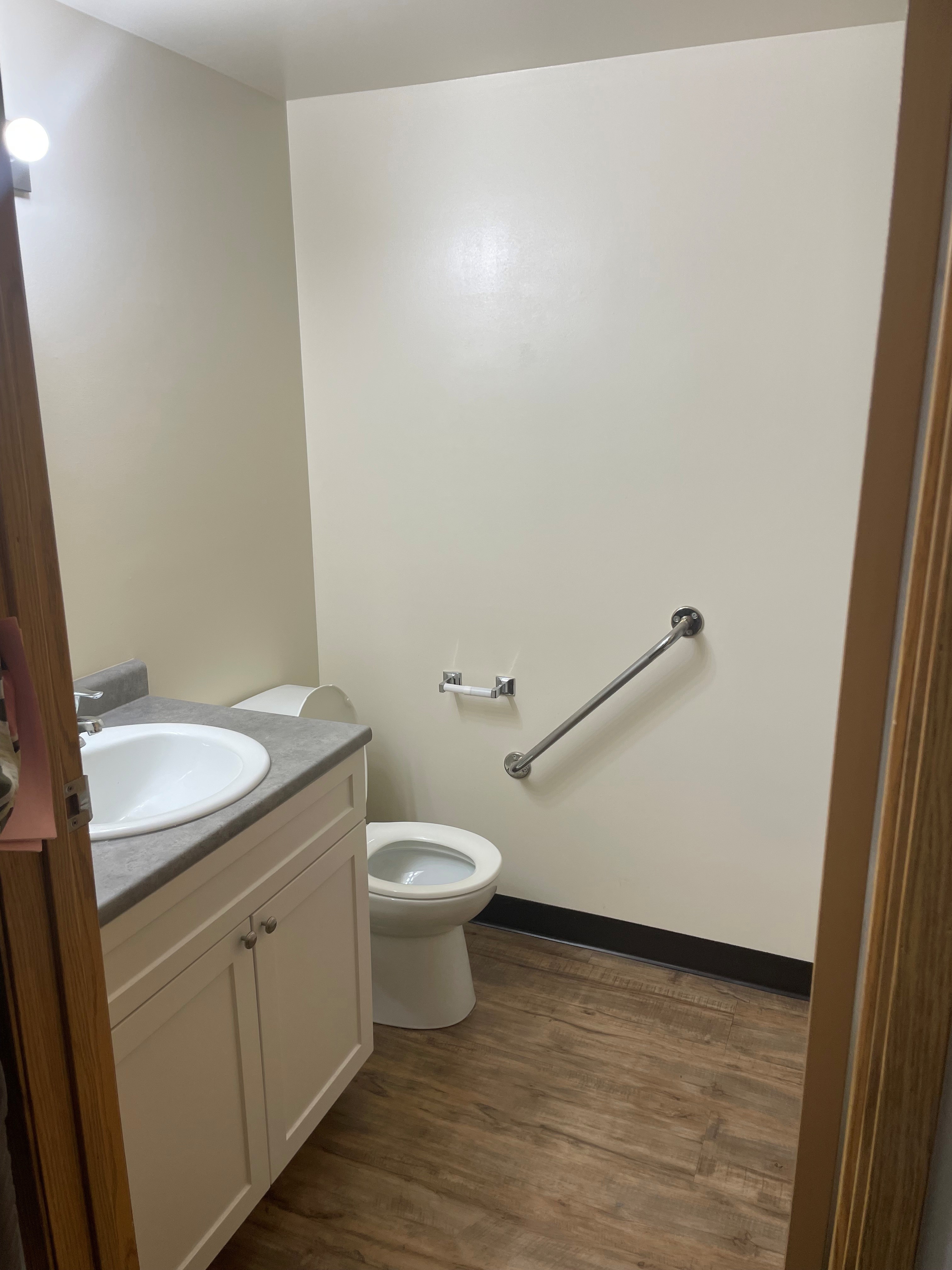 3139 Bowwood Drive NW, Calgary, Alberta T3B 5G2, 1 Bedroom Bedrooms, ,1 BathroomBathrooms,Condo,For Rent,Bowbridge Manor,Bowwood Drive NW,1150