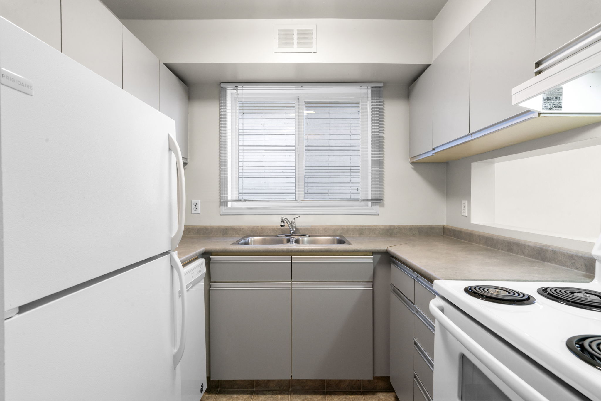 306, 1720 13 St SW, Calgary, Alberta T3A 2E6, 2 Bedroom Bedrooms, 0 ,1 BathroomBathrooms,Condo,For Rent,Labatt House,13 St SW,306,1173