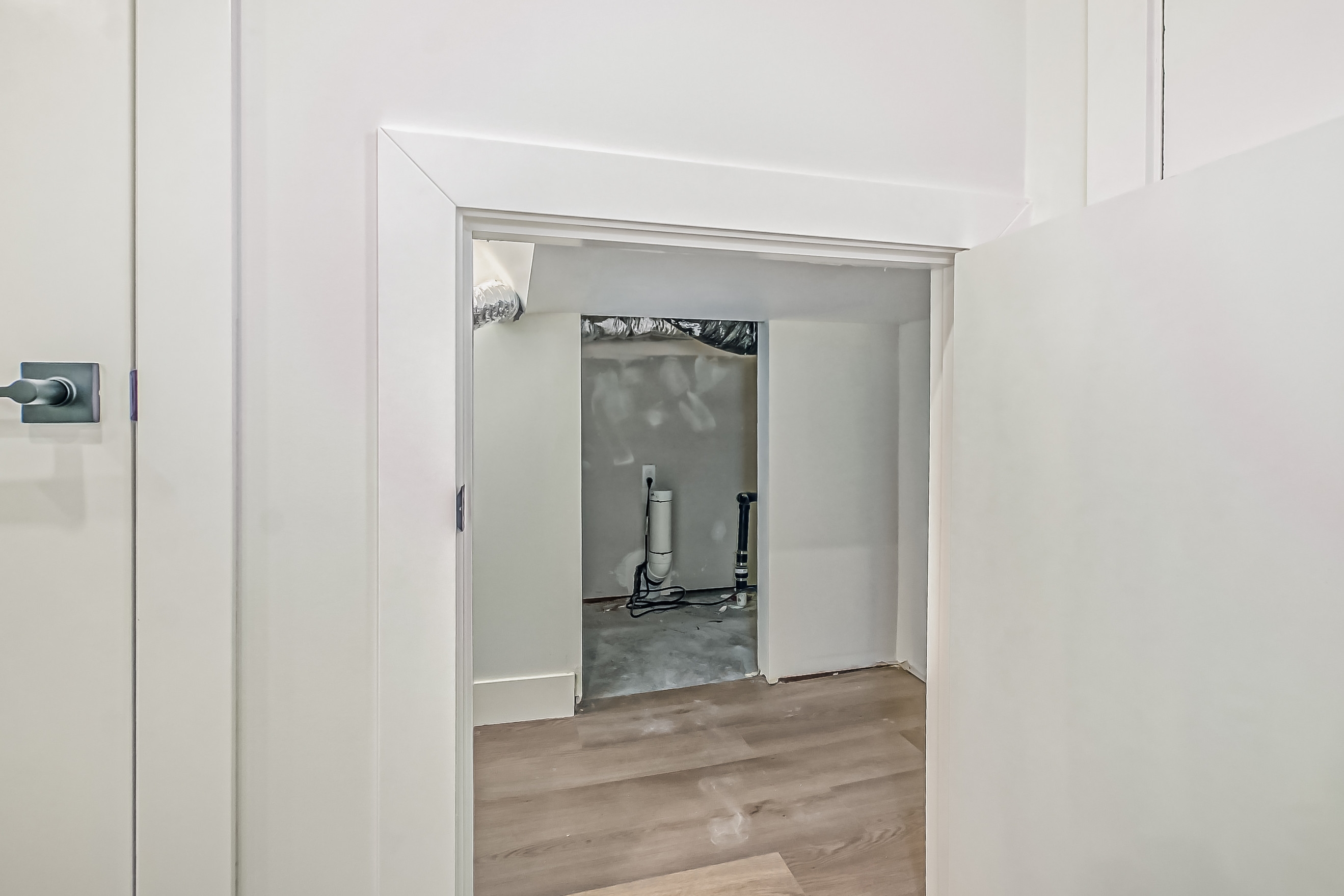 2708B 21 Street SW Lower, Calgary, Alberta T2T 5B1, 1 Bedroom Bedrooms, ,1 BathroomBathrooms,Townhouse,For Rent,21 Street SW,1270
