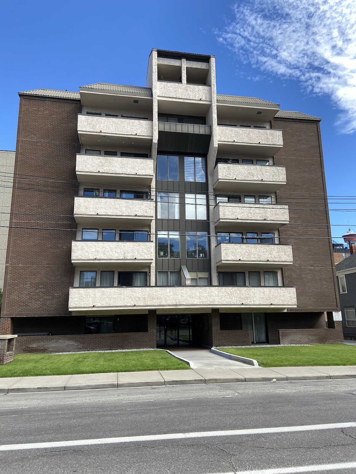 206, 330 15 Avenue SW, Calgary, Alberta T2R 0P8, 3 Bedrooms Bedrooms, ,1.5 BathroomsBathrooms,Condo,For Rent,15 Avenue SW,206,1311