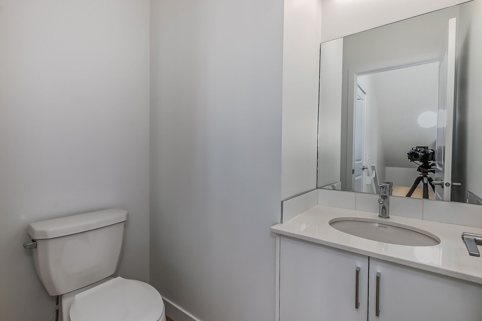 8503 19 Avenue SE, Calgary, Alberta T2B 2M4, 3 Bedroom Bedrooms, 0 ,2.5 BathroomBathrooms,Townhome,For Rent,19 Avenue SE,1314
