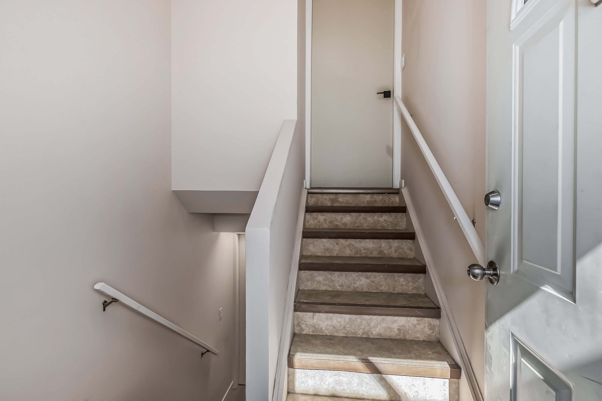 7617 22 Street SE, Calgary, Alberta T2C 0W9, 2 Bedrooms Bedrooms, ,1 BathroomBathrooms,House,For Rent,22 Street SE,1345