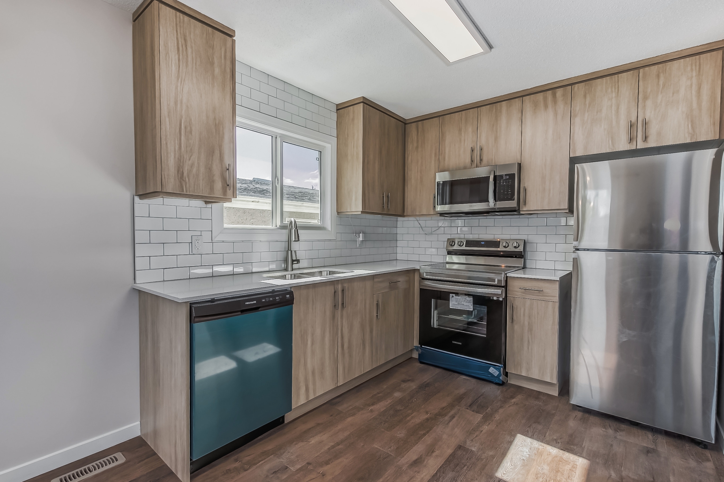 7617 22 Street SE, Calgary, Alberta T2C 0W9, 2 Bedrooms Bedrooms, ,1 BathroomBathrooms,House,For Rent,22 Street SE,1345