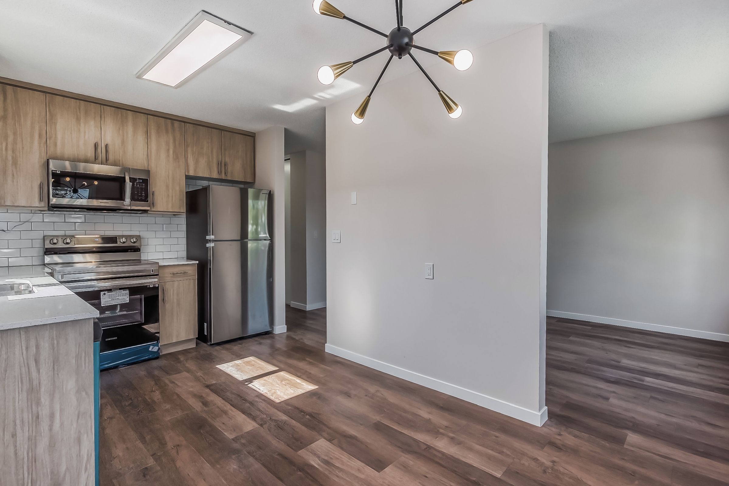 7617 22 Street SE, Calgary, Alberta T2C 0W9, 2 Bedrooms Bedrooms, ,1 BathroomBathrooms,House,For Rent,22 Street SE,1345