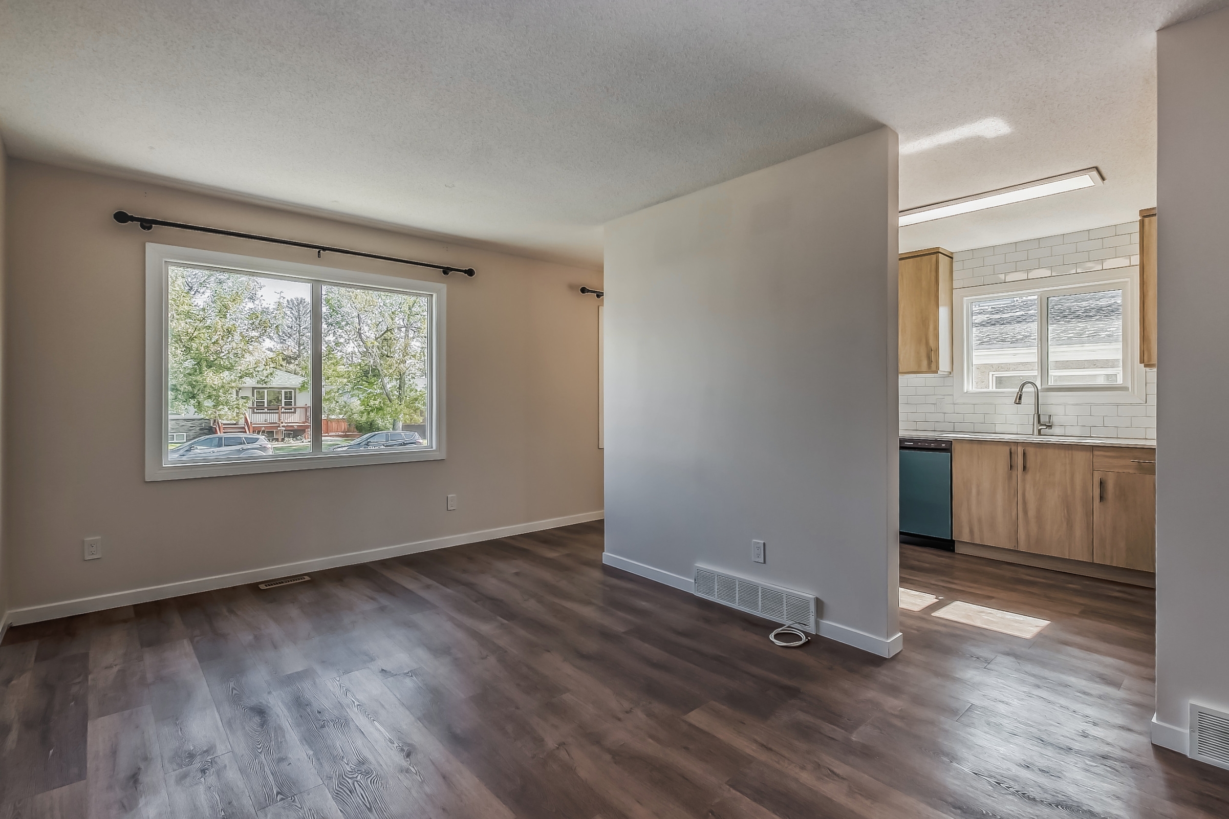 7617 22 Street SE, Calgary, Alberta T2C 0W9, 2 Bedrooms Bedrooms, ,1 BathroomBathrooms,House,For Rent,22 Street SE,1345