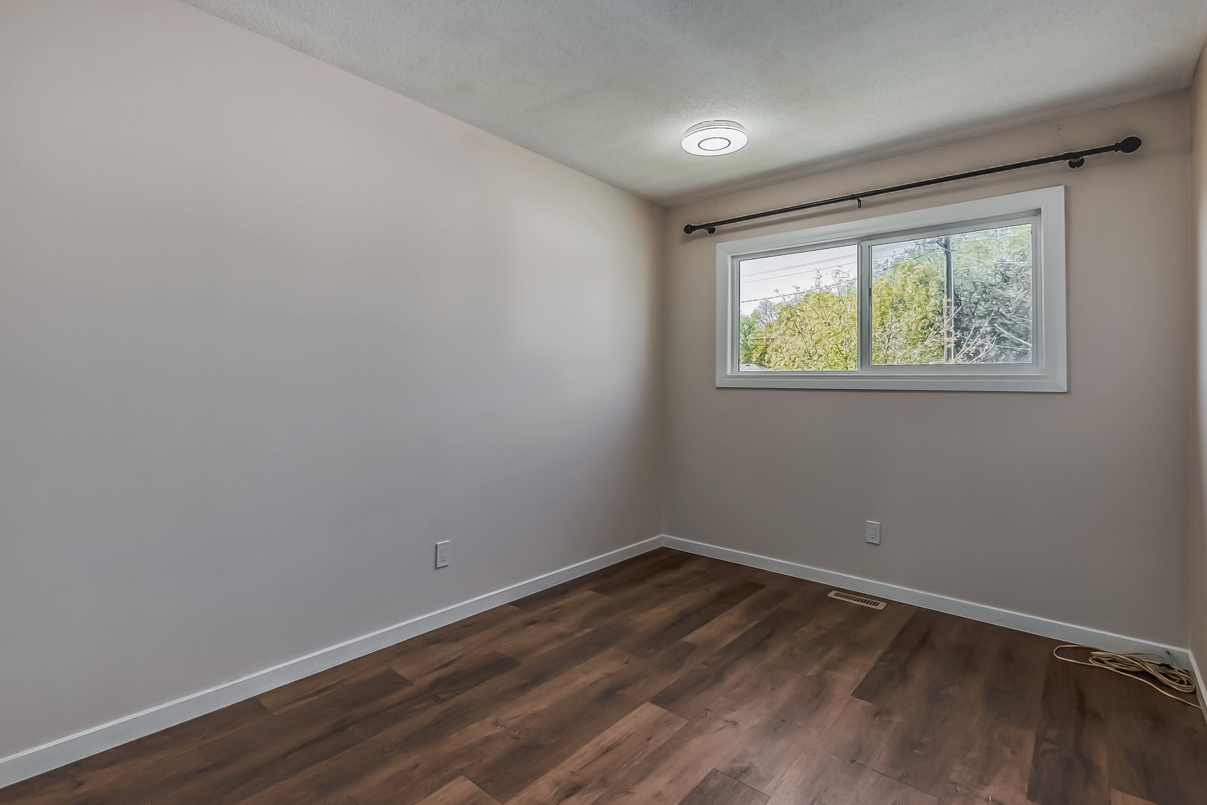 7617 22 Street SE, Calgary, Alberta T2C 0W9, 2 Bedrooms Bedrooms, ,1 BathroomBathrooms,House,For Rent,22 Street SE,1345