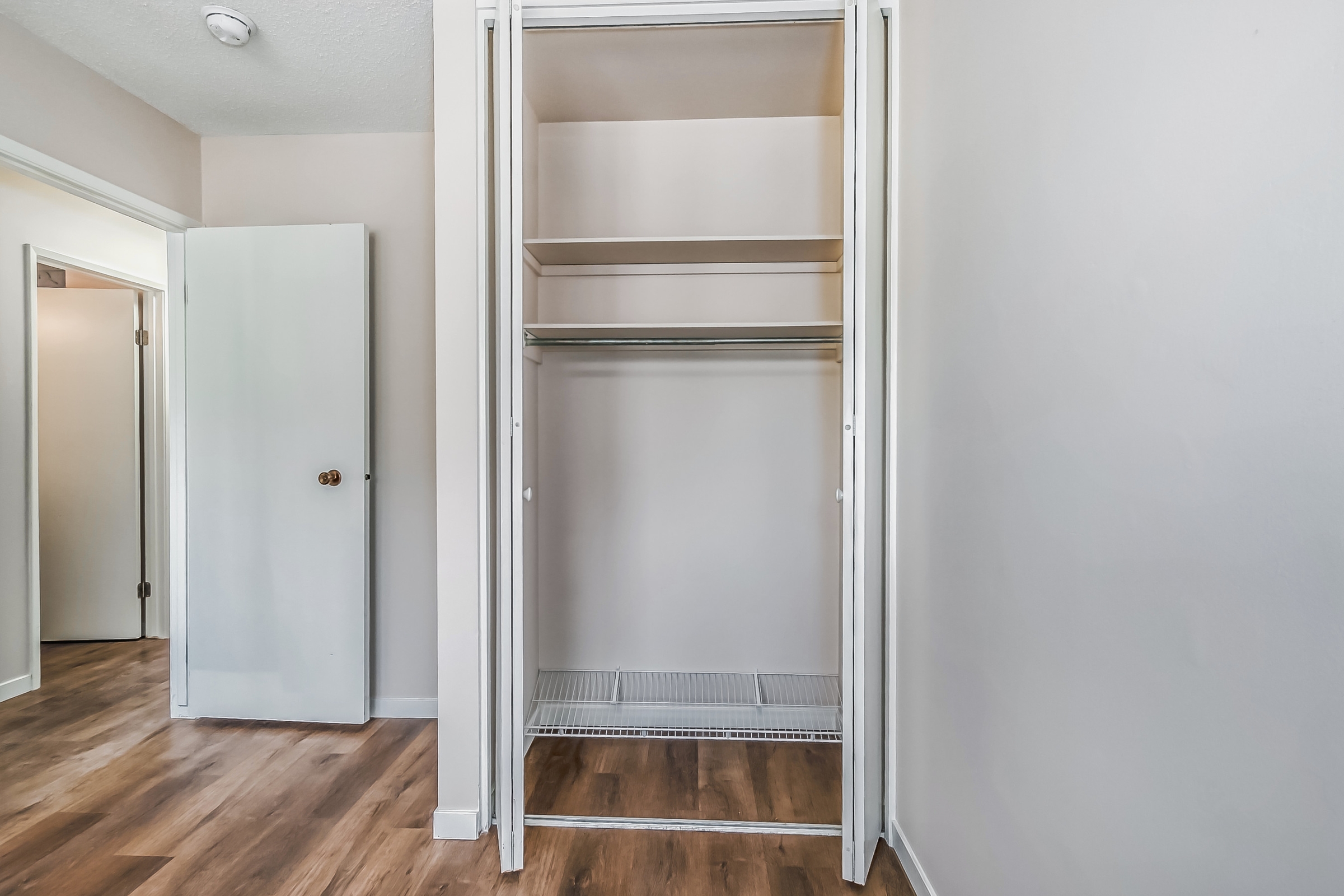 7617 22 Street SE, Calgary, Alberta T2C 0W9, 2 Bedrooms Bedrooms, ,1 BathroomBathrooms,House,For Rent,22 Street SE,1345