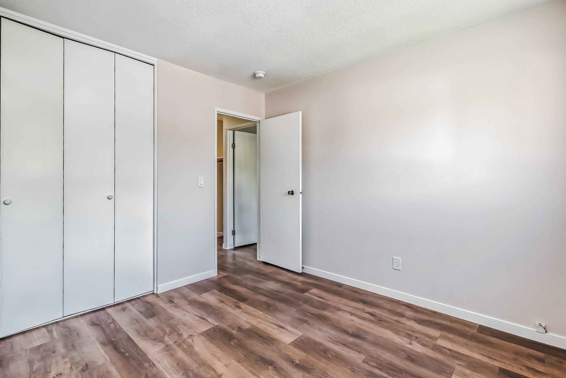 7617 22 Street SE, Calgary, Alberta T2C 0W9, 2 Bedrooms Bedrooms, ,1 BathroomBathrooms,House,For Rent,22 Street SE,1345