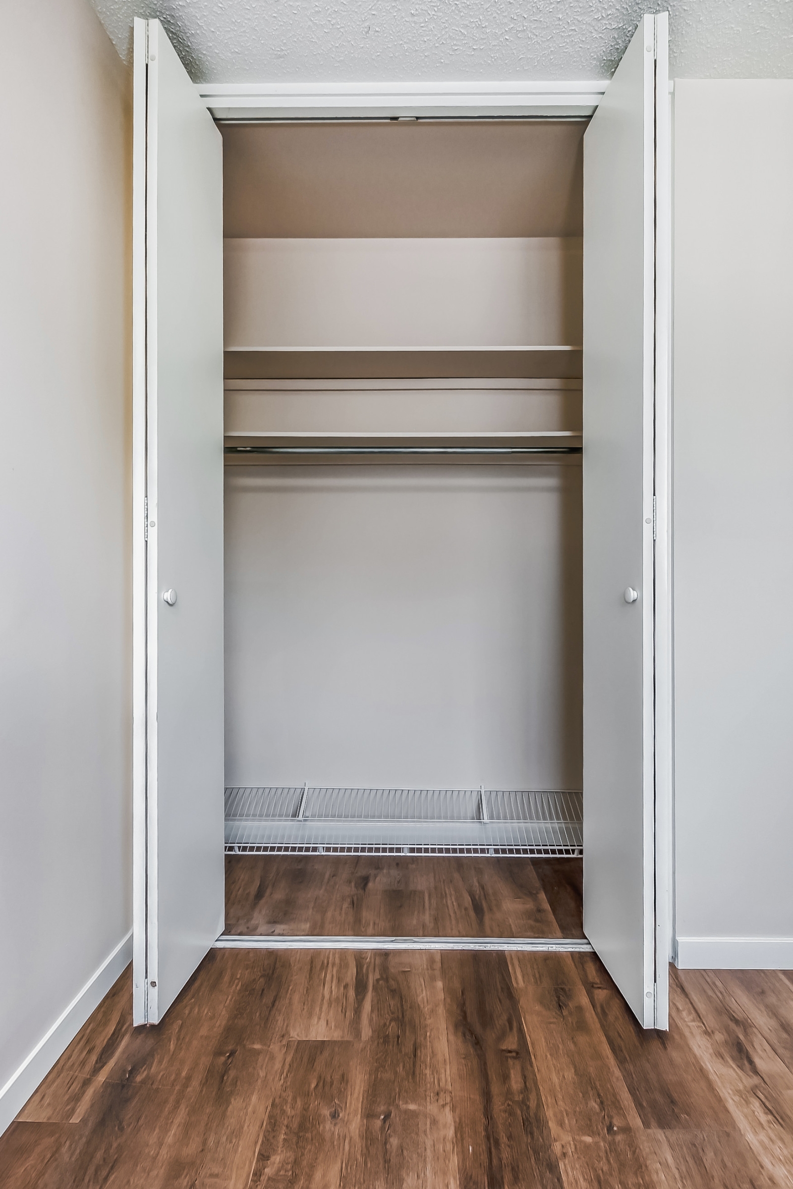 7617 22 Street SE, Calgary, Alberta T2C 0W9, 2 Bedrooms Bedrooms, ,1 BathroomBathrooms,House,For Rent,22 Street SE,1345