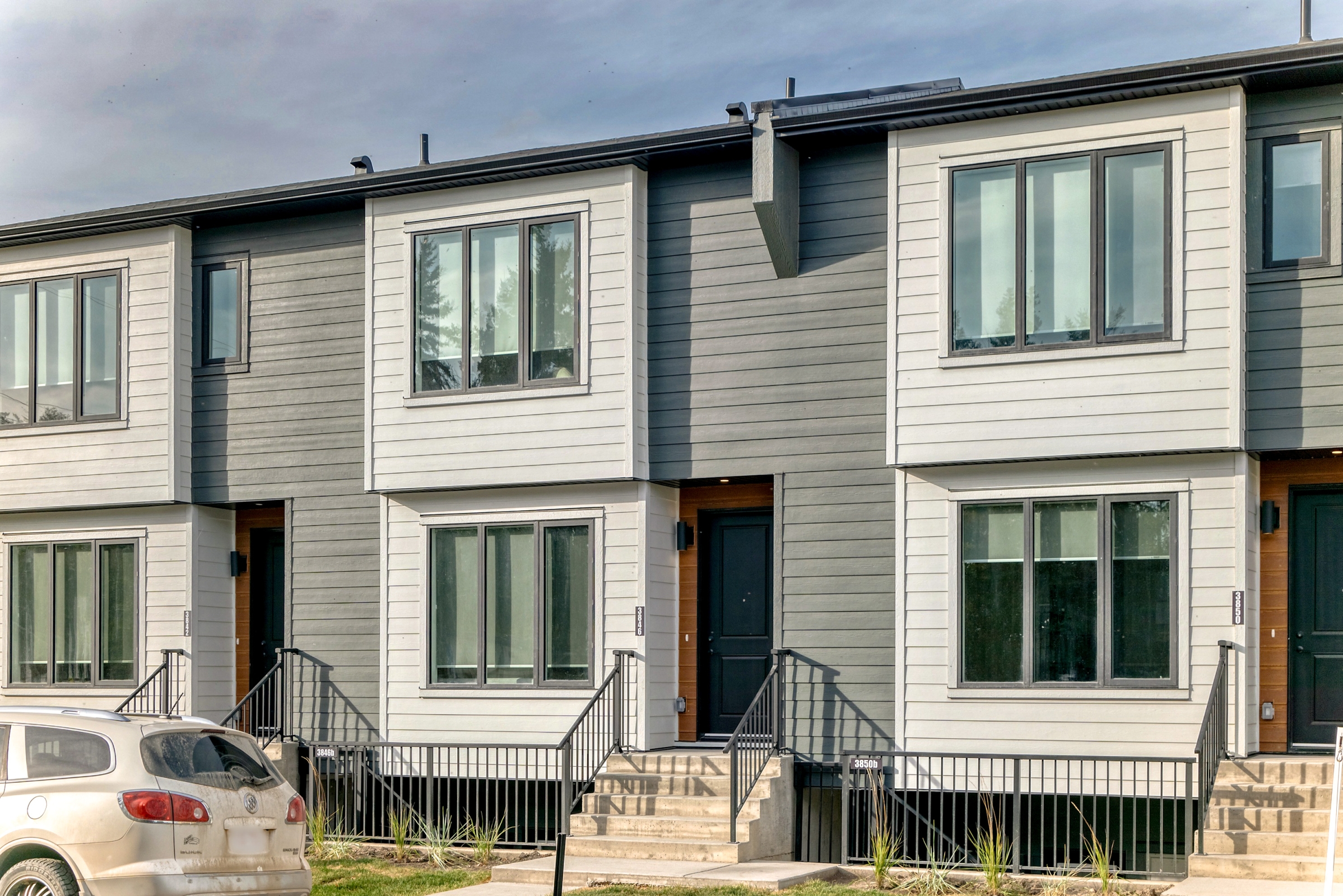 2039 38 Street SE, Calgary, Alberta, 2 Bedrooms Bedrooms, ,2 BathroomsBathrooms,Townhouse,For Rent,38 Street SE ,1384