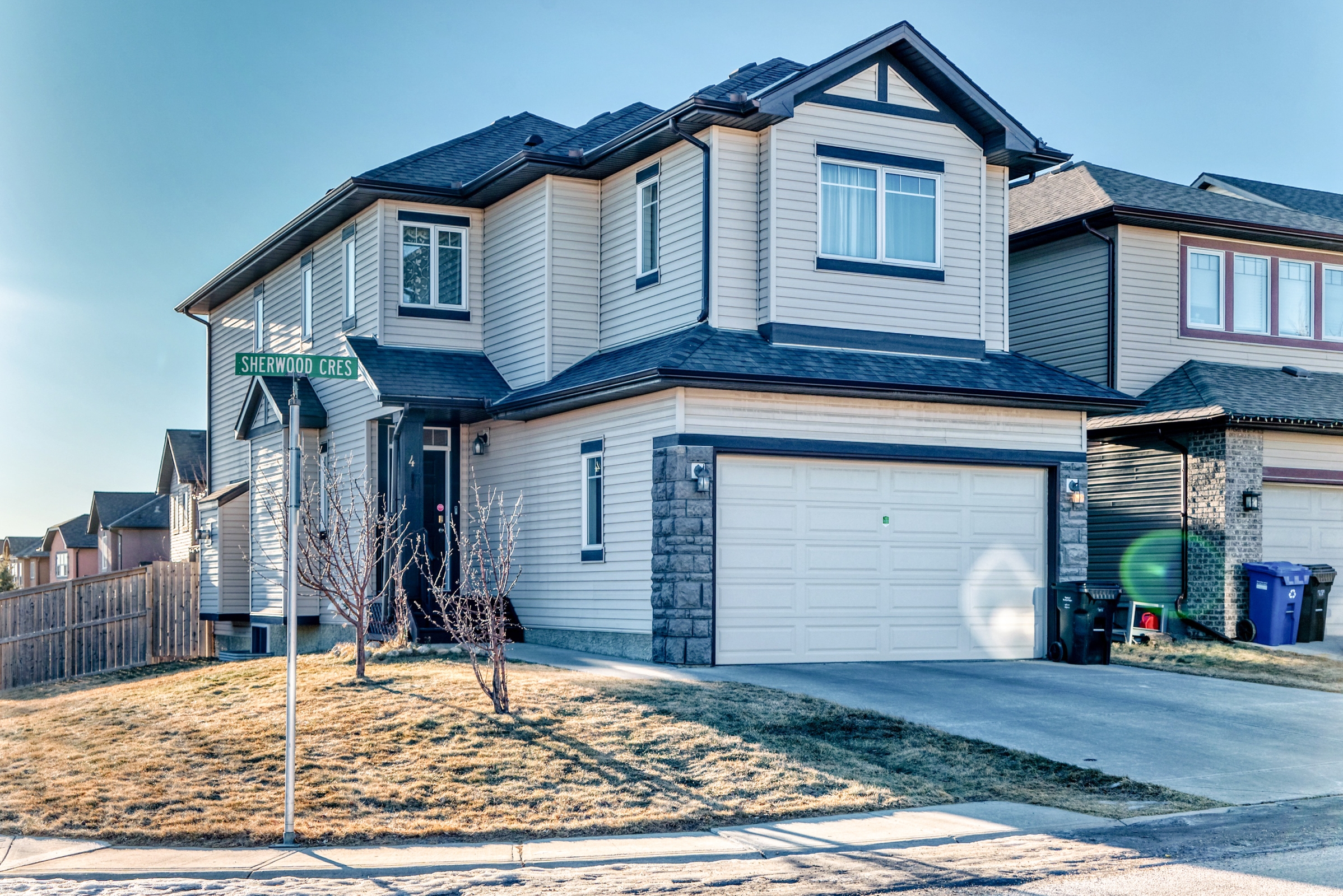 4 Sherwood Crescent NW, Calgary, Alberta, 3 Bedrooms Bedrooms, ,2 BathroomsBathrooms,House,For Rent,Sherwood Crescent ,1399