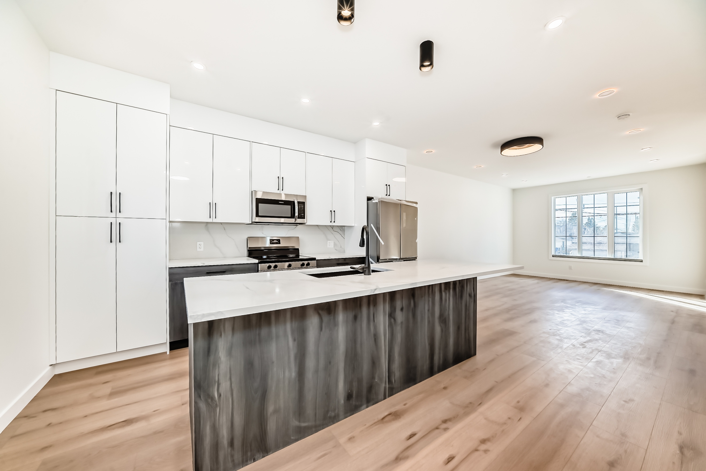 3922 30 Ave SW, Calgary, Alberta T3E 0T3, 3 Bedrooms Bedrooms, ,2 BathroomsBathrooms,Townhome,For Rent,30 Ave,1406