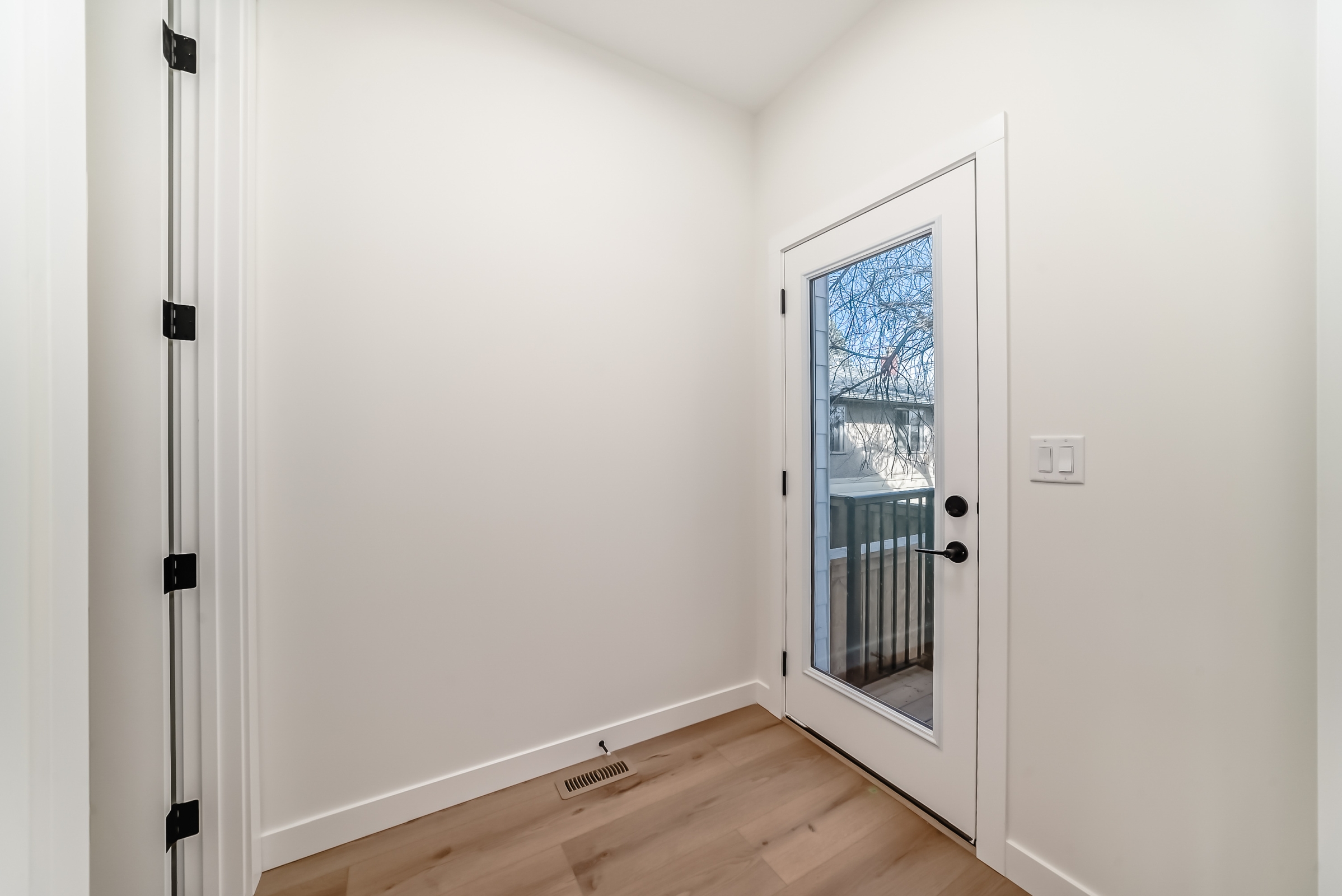 3922 30 Ave SW, Calgary, Alberta T3E 0T3, 3 Bedrooms Bedrooms, ,2 BathroomsBathrooms,Townhome,For Rent,30 Ave,1406