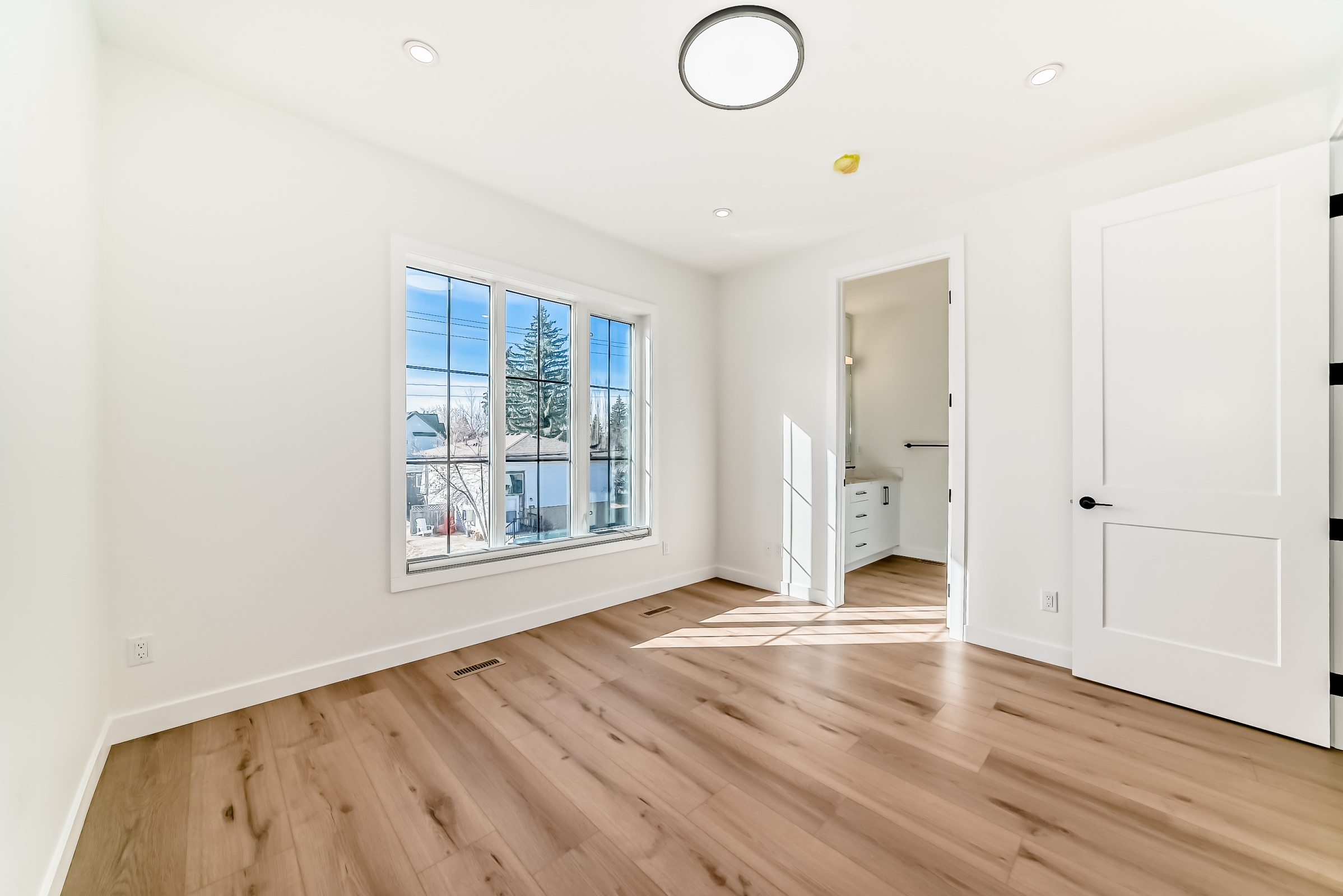 3922 30 Ave SW, Calgary, Alberta T3E 0T3, 3 Bedrooms Bedrooms, ,2 BathroomsBathrooms,Townhome,For Rent,30 Ave,1406