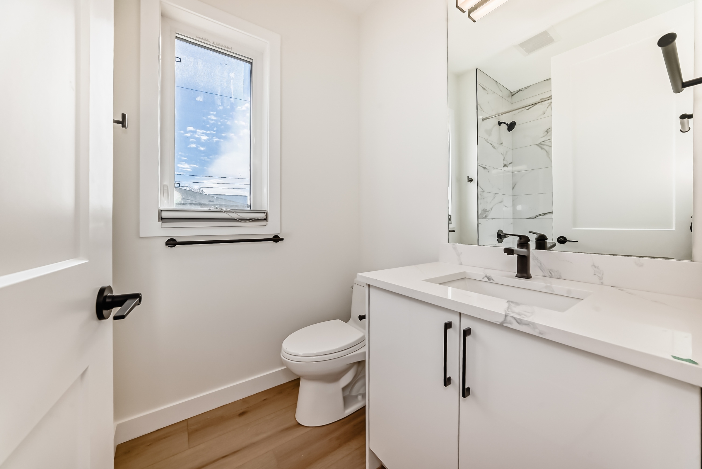 3922 30 Ave SW, Calgary, Alberta T3E 0T3, 3 Bedrooms Bedrooms, ,2 BathroomsBathrooms,Townhome,For Rent,30 Ave,1406