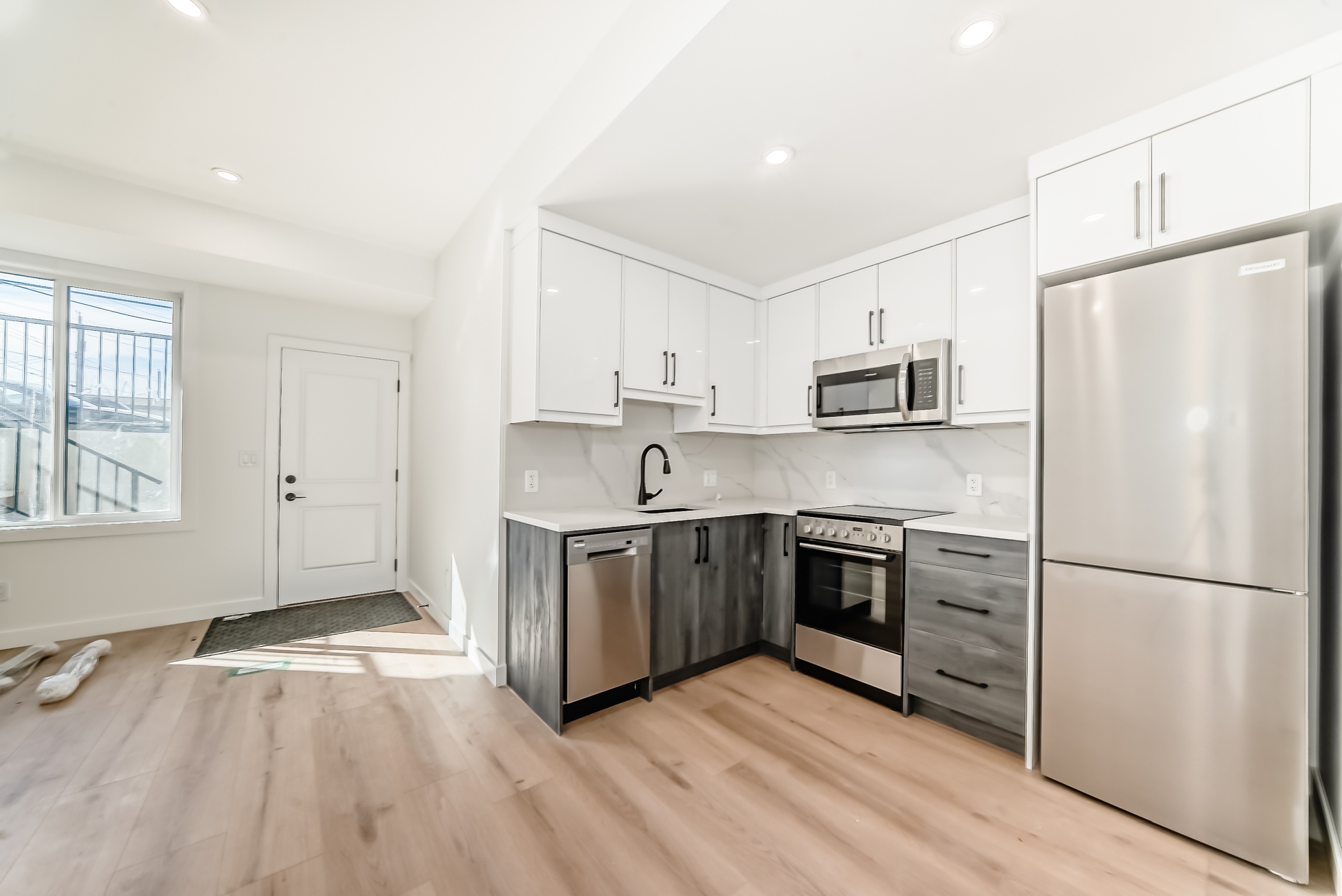 3922B 30 Ave SW, Calgary, Alberta T3E 0T3, 1 Bedroom Bedrooms, ,1 BathroomBathrooms,Townhome,For Rent,30 Ave ,1407