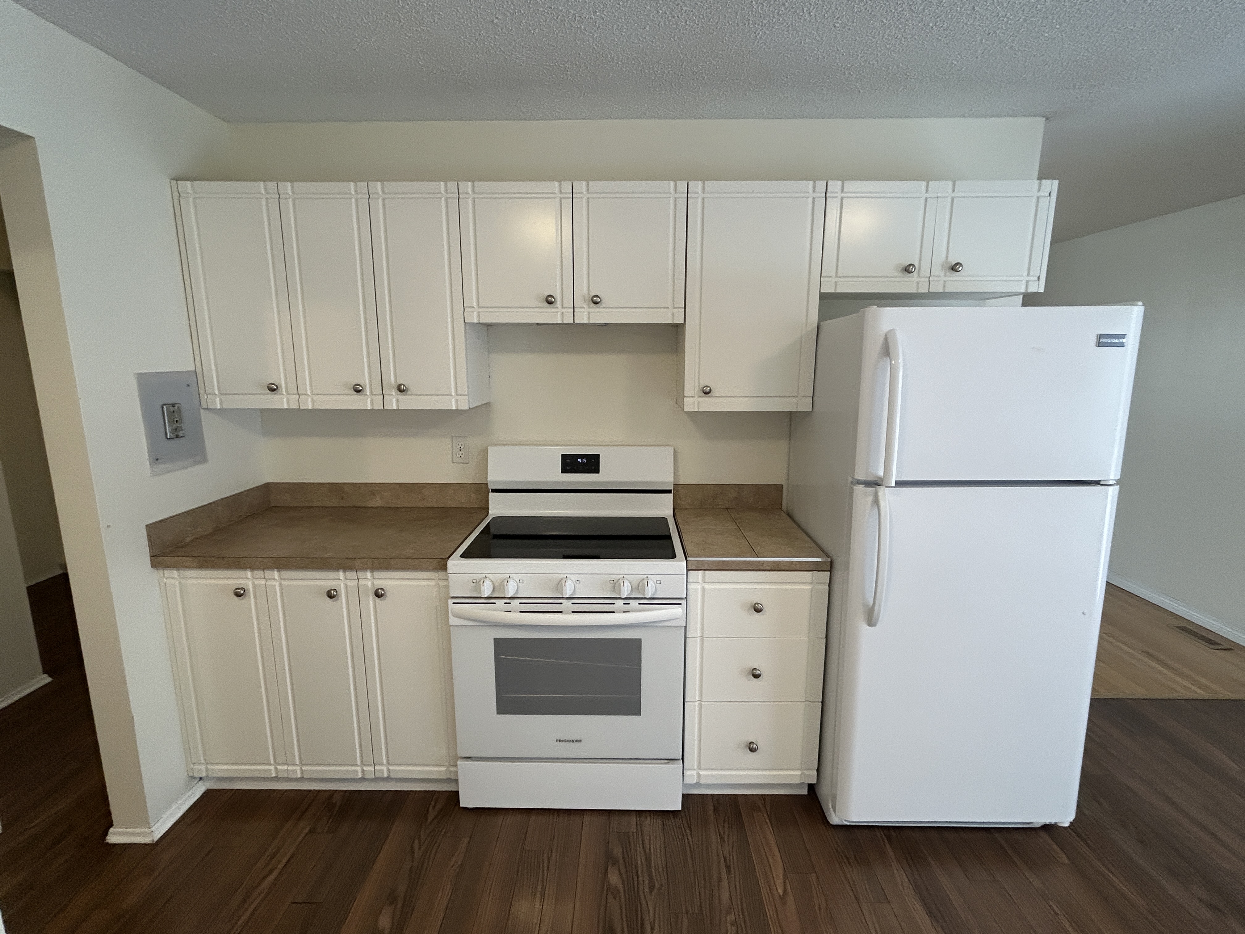 9902 Wilde Rd SE, Calgary, Alberta, 3 Bedrooms Bedrooms, ,1 BathroomBathrooms,Townhome,For Rent,Wilde Rd ,1408