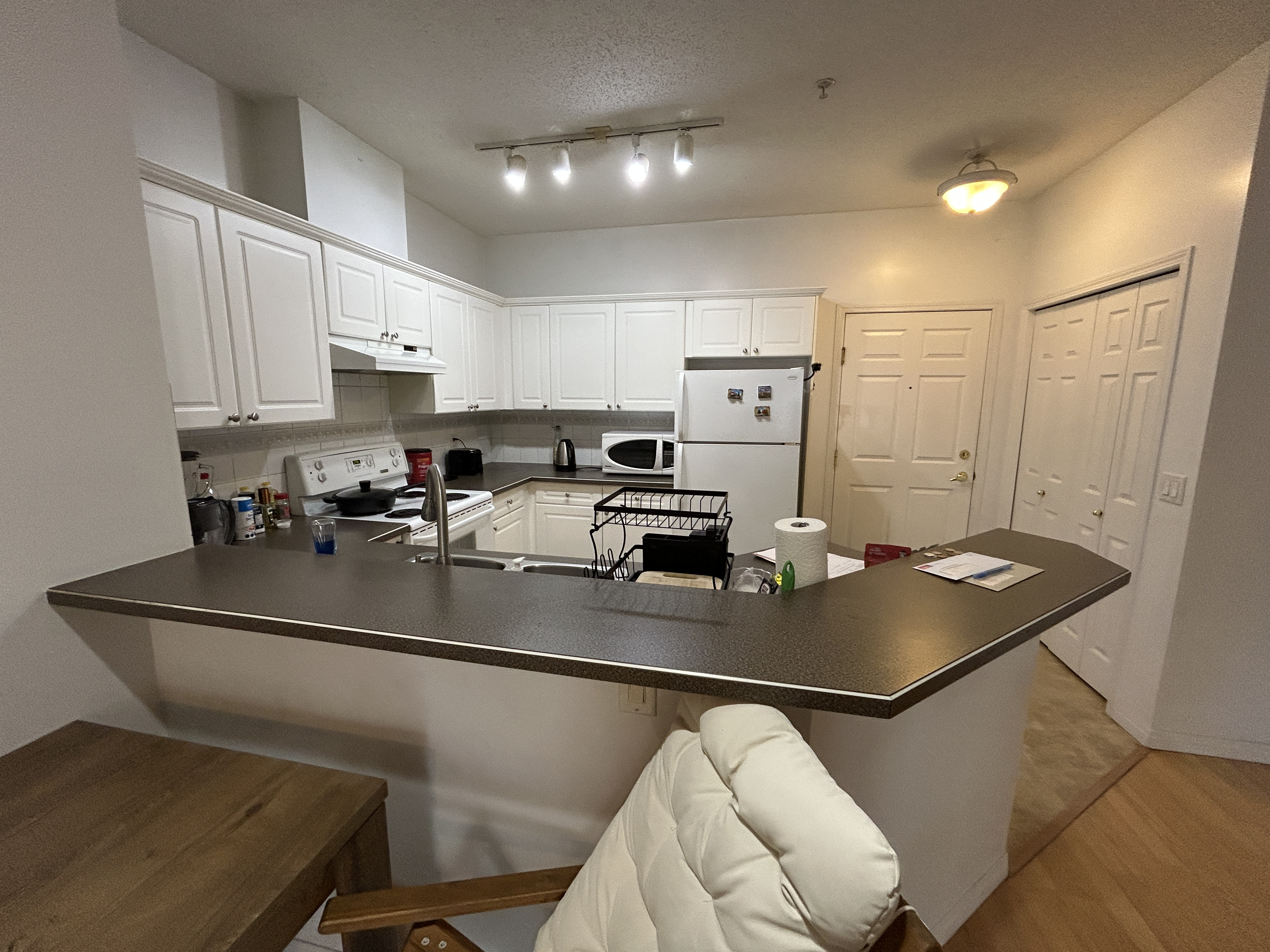 215, 126 14 Ave SW, Calgary, Alberta, 2 Bedrooms Bedrooms, ,2 BathroomsBathrooms,Condo,For Rent,Polo Terrace,14 Ave ,215,1412