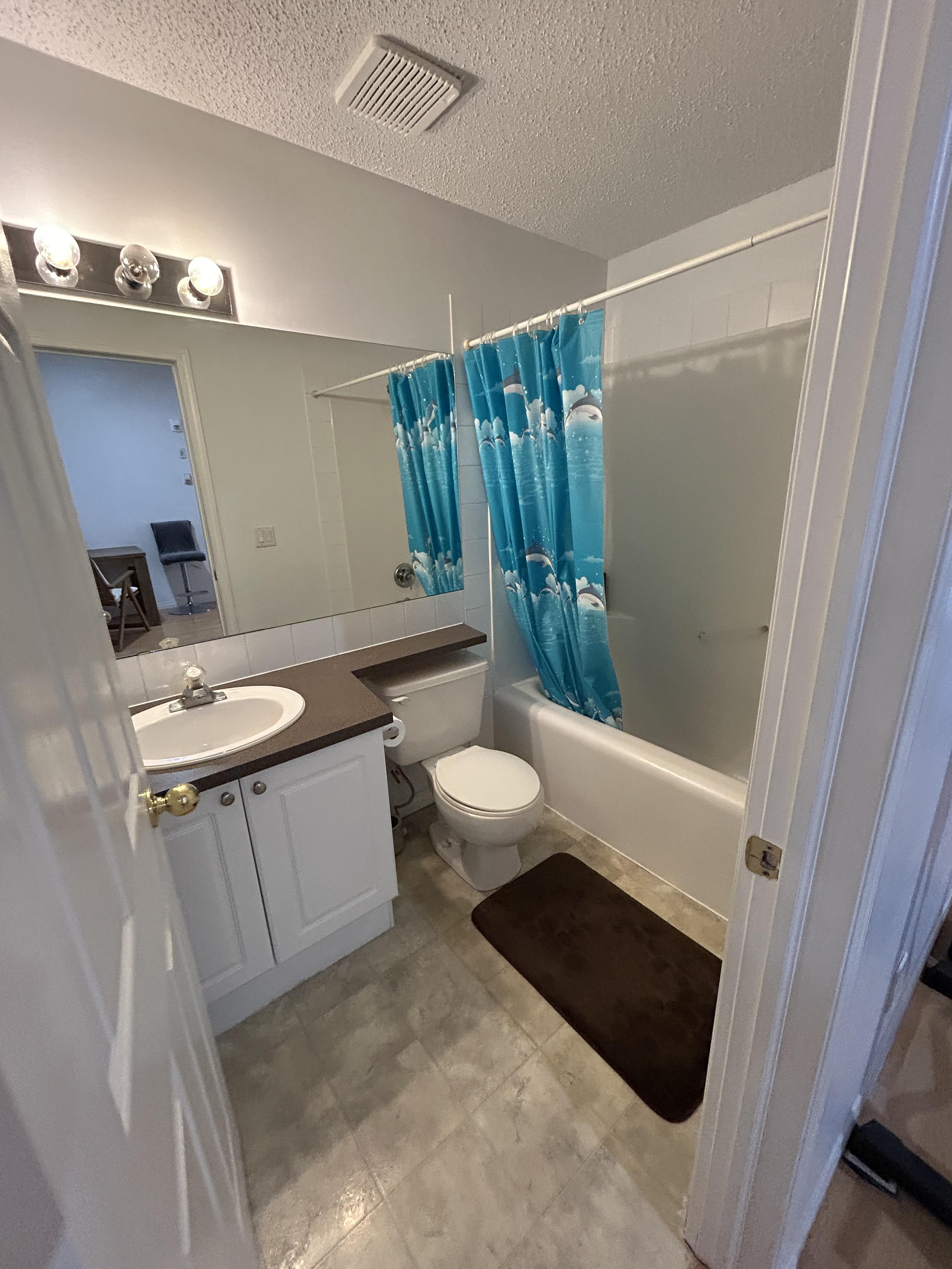 215, 126 14 Ave SW, Calgary, Alberta, 2 Bedrooms Bedrooms, ,2 BathroomsBathrooms,Condo,For Rent,Polo Terrace,14 Ave ,215,1412