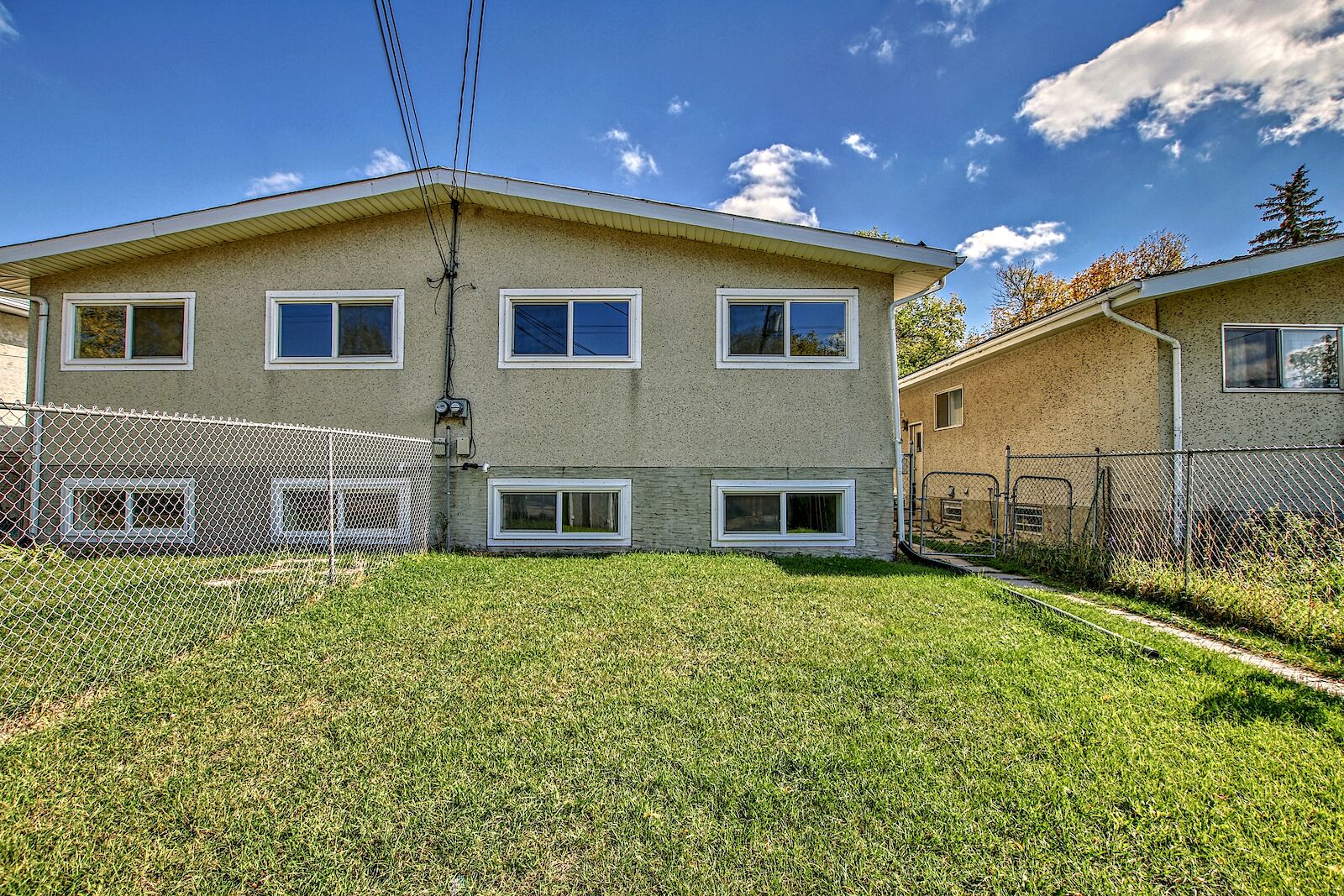7617B 22 St SE, Calgary, Alberta T2W 2T6, 2 Bedrooms Bedrooms, ,1 BathroomBathrooms,Apartment,For Rent,22 St,1417