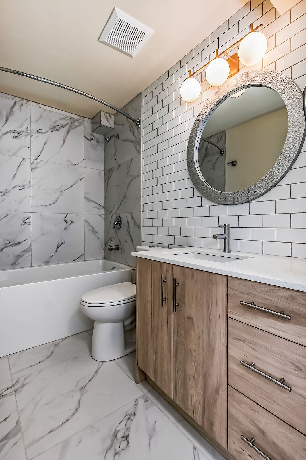 7617B 22 St SE, Calgary, Alberta T2W 2T6, 2 Bedrooms Bedrooms, ,1 BathroomBathrooms,Apartment,For Rent,22 St,1417