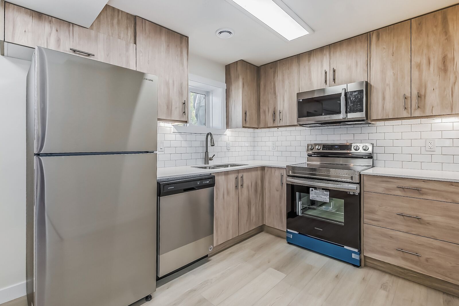 7617B 22 St SE, Calgary, Alberta T2W 2T6, 2 Bedrooms Bedrooms, ,1 BathroomBathrooms,Apartment,For Rent,22 St,1417