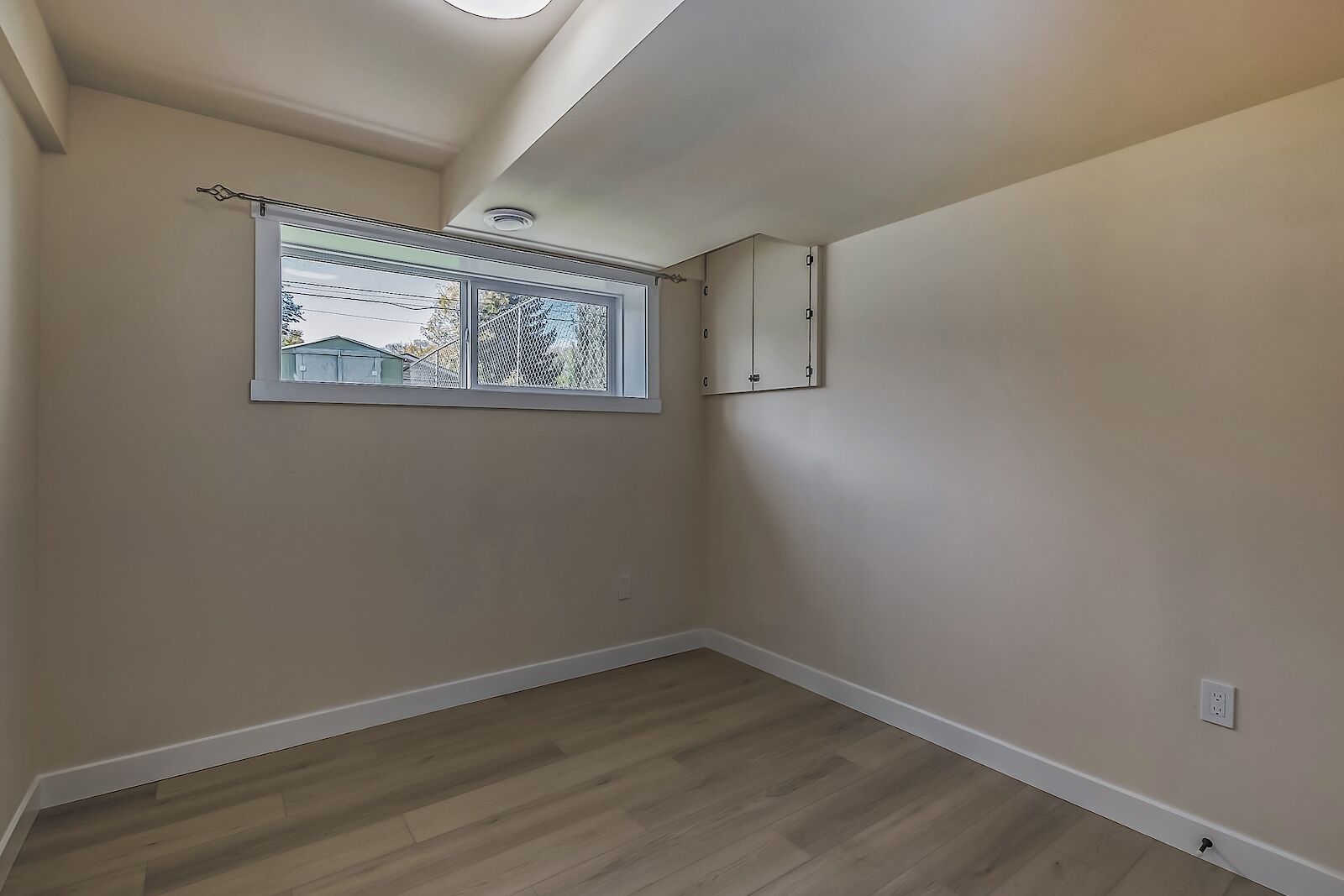 7617B 22 St SE, Calgary, Alberta T2W 2T6, 2 Bedrooms Bedrooms, ,1 BathroomBathrooms,Apartment,For Rent,22 St,1417