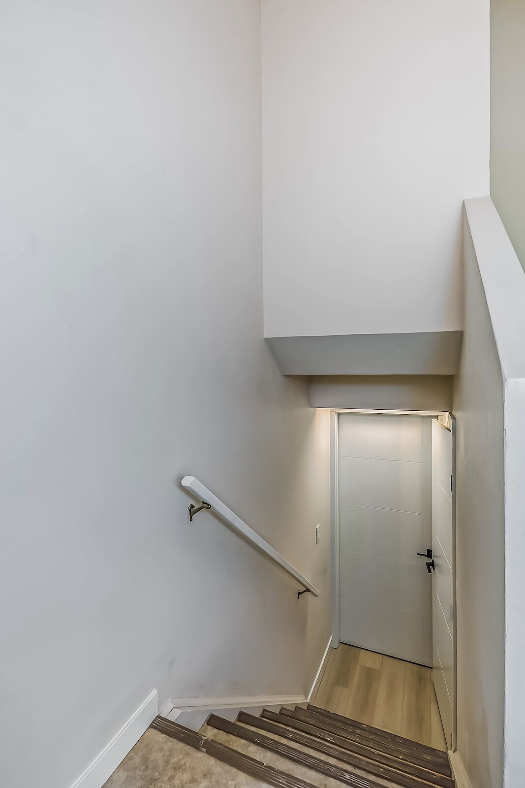 7617B 22 St SE, Calgary, Alberta T2W 2T6, 2 Bedrooms Bedrooms, ,1 BathroomBathrooms,Apartment,For Rent,22 St,1417