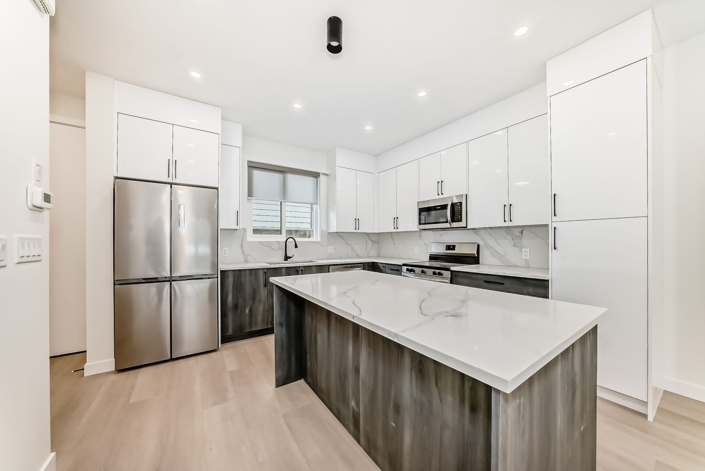 2201 42 St SE, Calgary, Alberta, 3 Bedrooms Bedrooms, ,2 BathroomsBathrooms,Townhome,For Rent,42 St SE,1426
