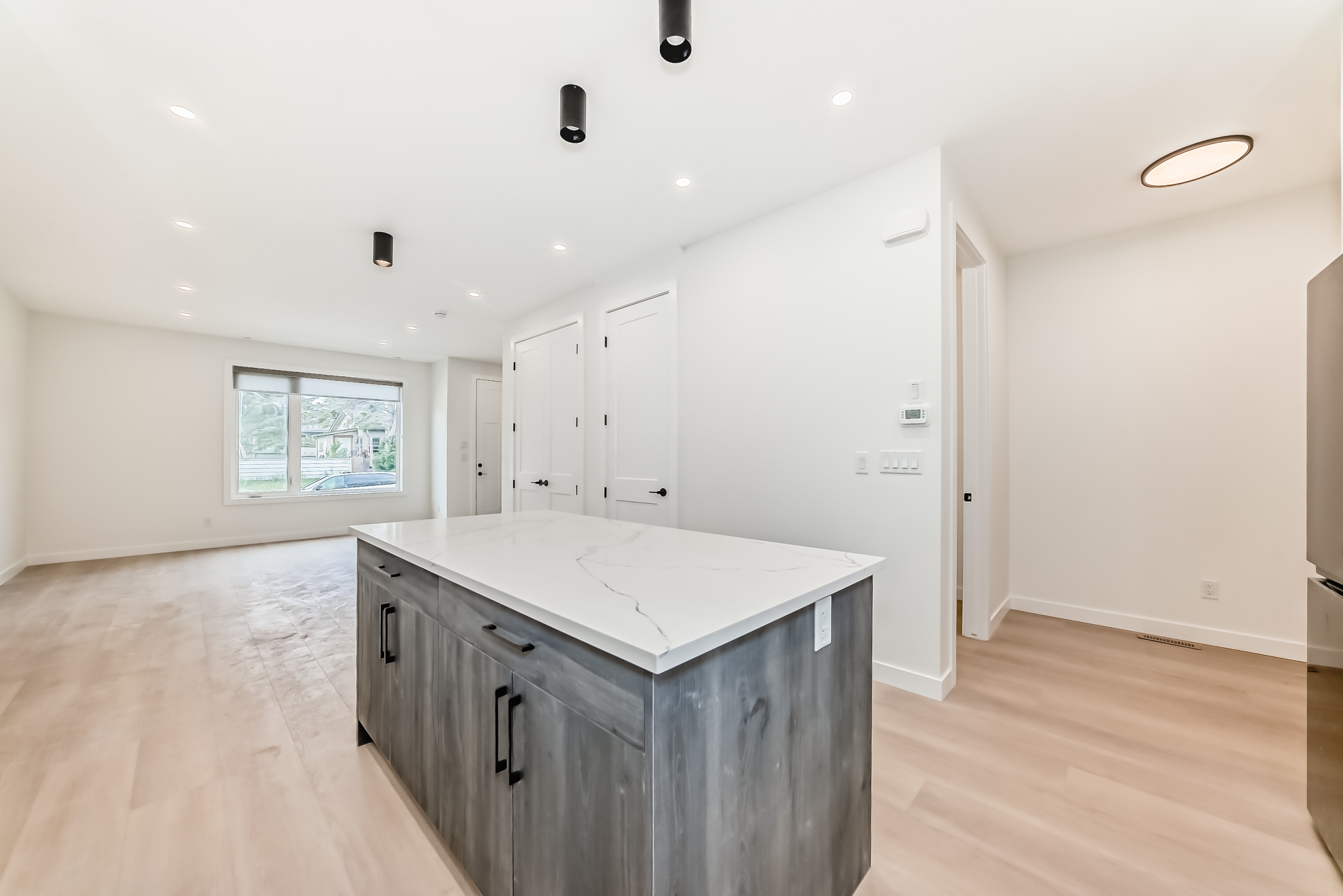 2201 42 St SE, Calgary, Alberta, 3 Bedrooms Bedrooms, ,2 BathroomsBathrooms,Townhome,For Rent,42 St SE,1426