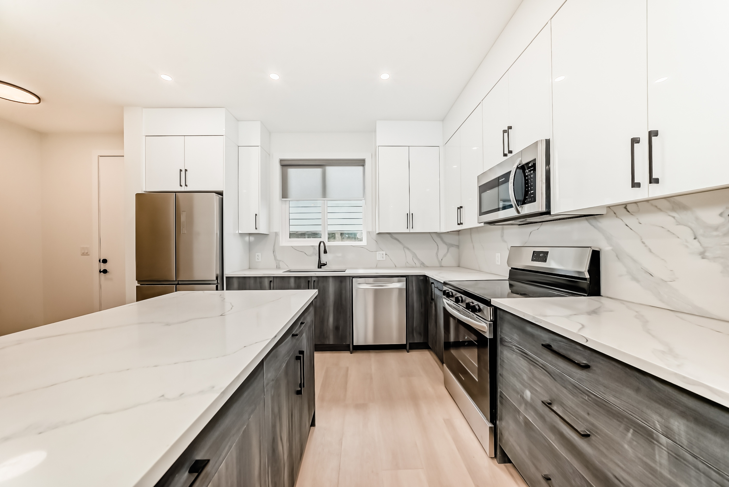2201 42 St SE, Calgary, Alberta, 3 Bedrooms Bedrooms, ,2 BathroomsBathrooms,Townhome,For Rent,42 St SE,1426