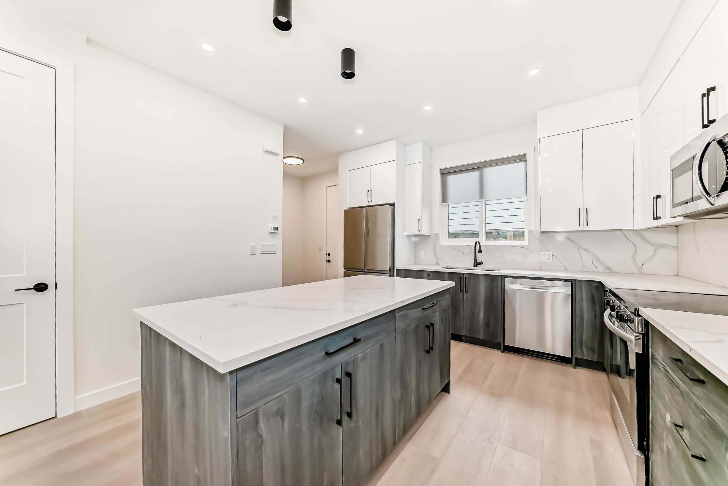 2201 42 St SE, Calgary, Alberta, 3 Bedrooms Bedrooms, ,2 BathroomsBathrooms,Townhome,For Rent,42 St SE,1426