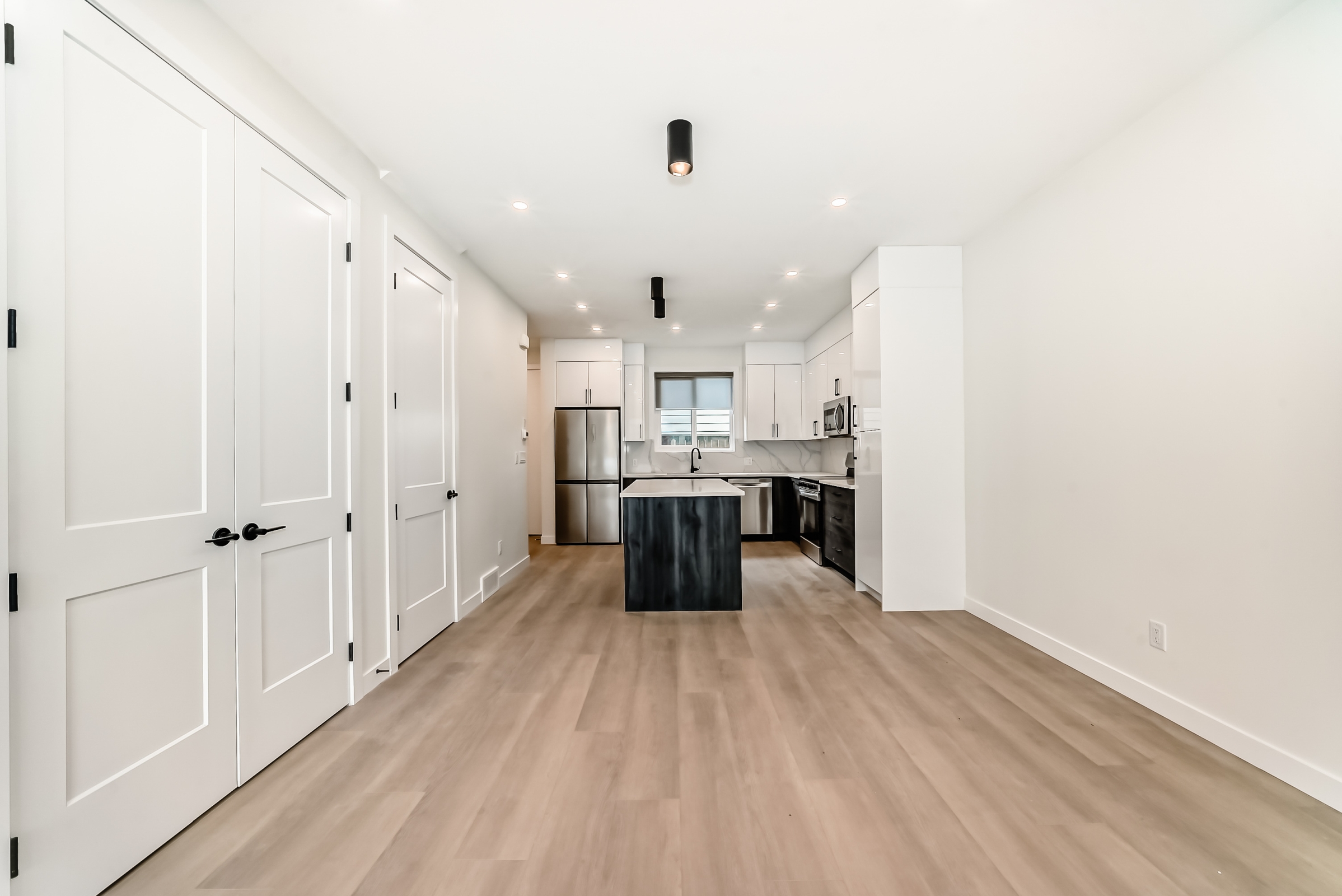 2201 42 St SE, Calgary, Alberta, 3 Bedrooms Bedrooms, ,2 BathroomsBathrooms,Townhome,For Rent,42 St SE,1426