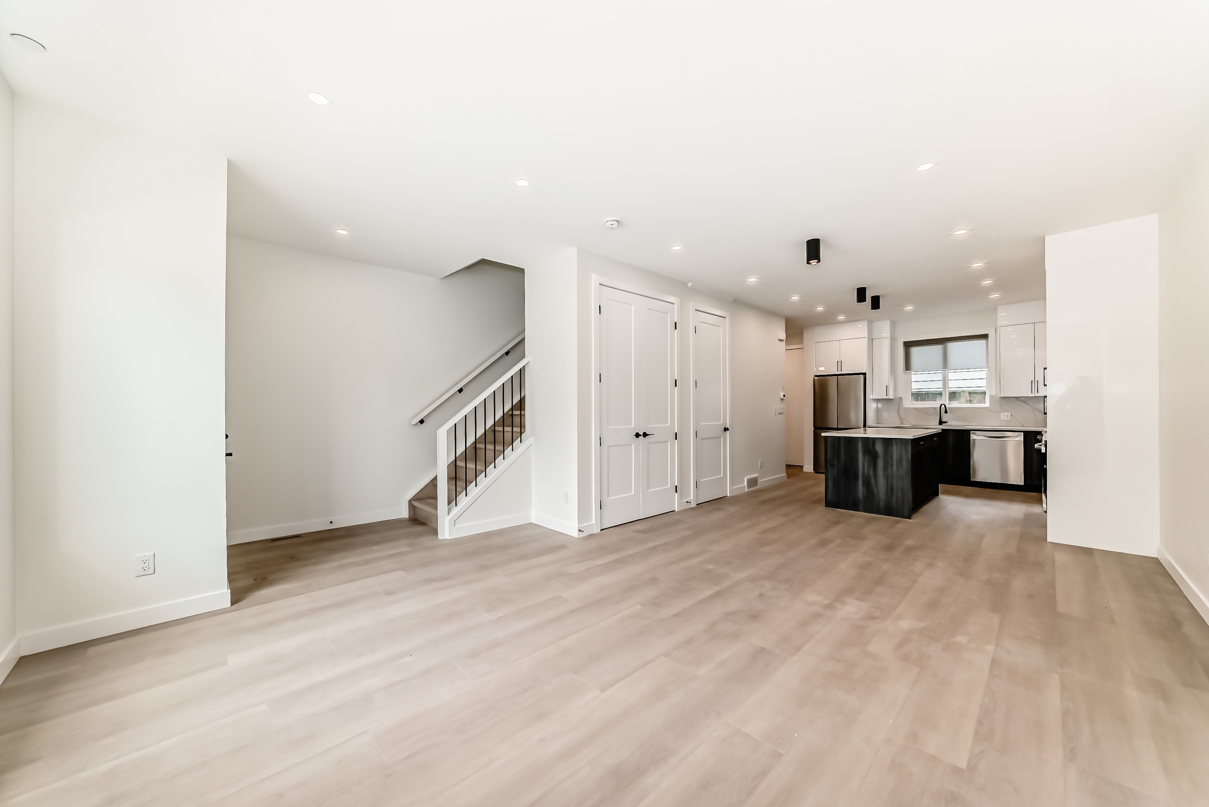 2201 42 St SE, Calgary, Alberta, 3 Bedrooms Bedrooms, ,2 BathroomsBathrooms,Townhome,For Rent,42 St SE,1426