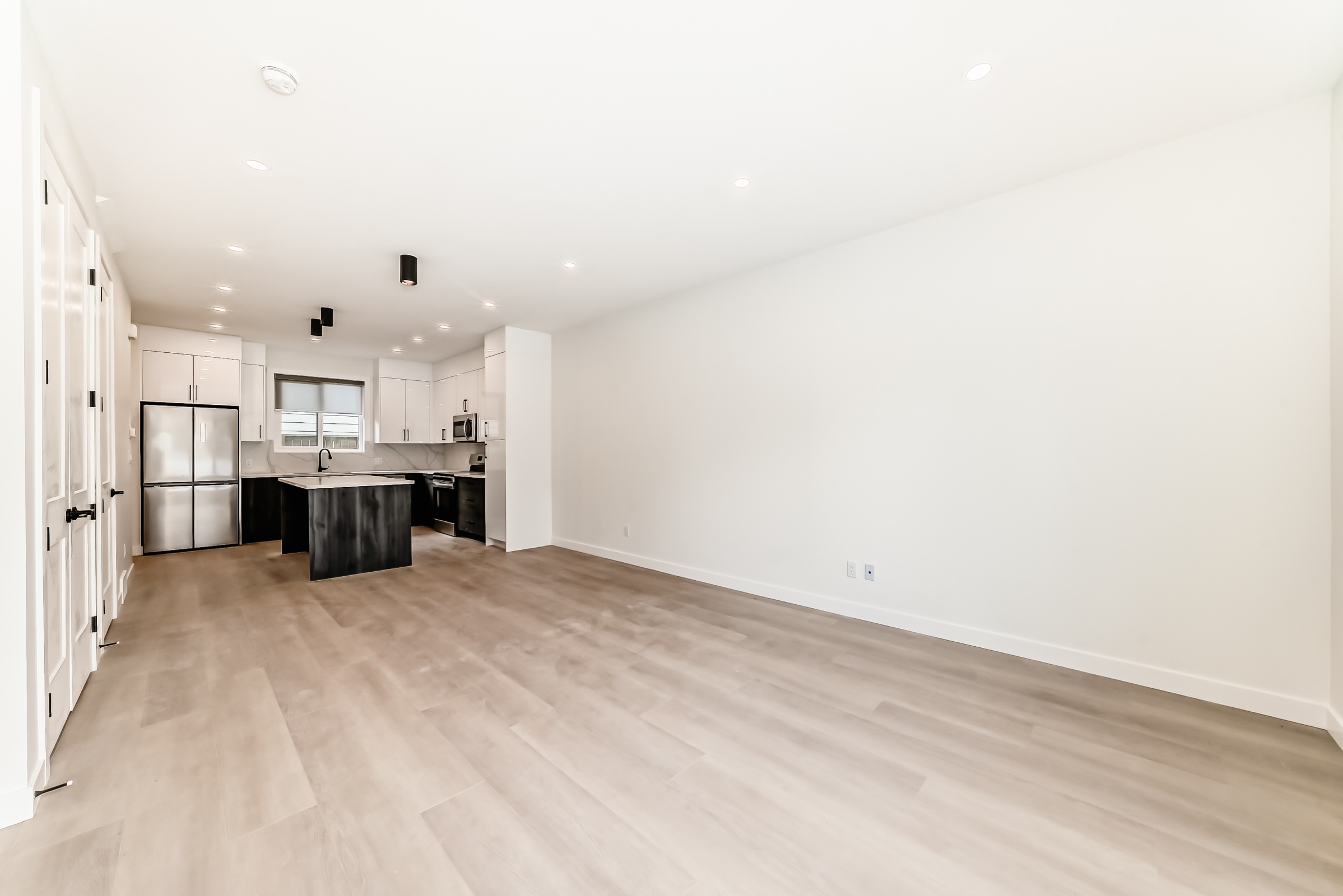 2201 42 St SE, Calgary, Alberta, 3 Bedrooms Bedrooms, ,2 BathroomsBathrooms,Townhome,For Rent,42 St SE,1426