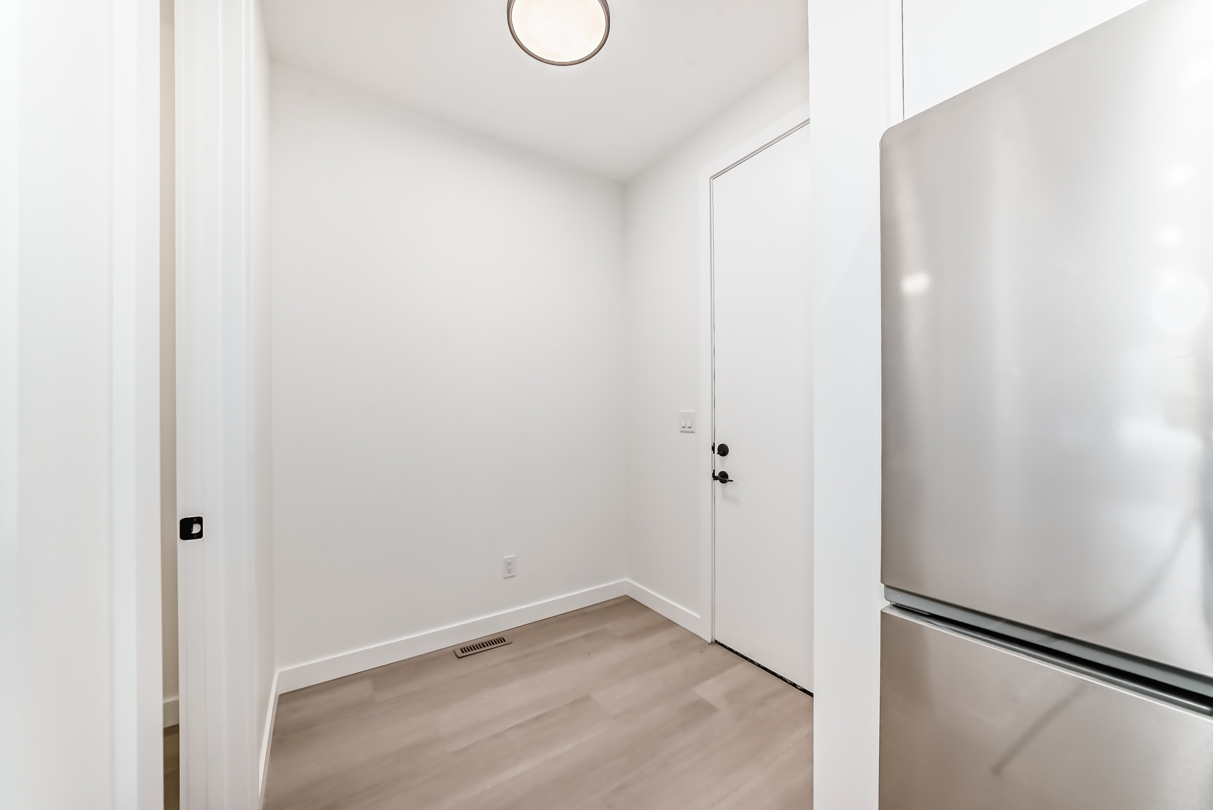 2201 42 St SE, Calgary, Alberta, 3 Bedrooms Bedrooms, ,2 BathroomsBathrooms,Townhome,For Rent,42 St SE,1426