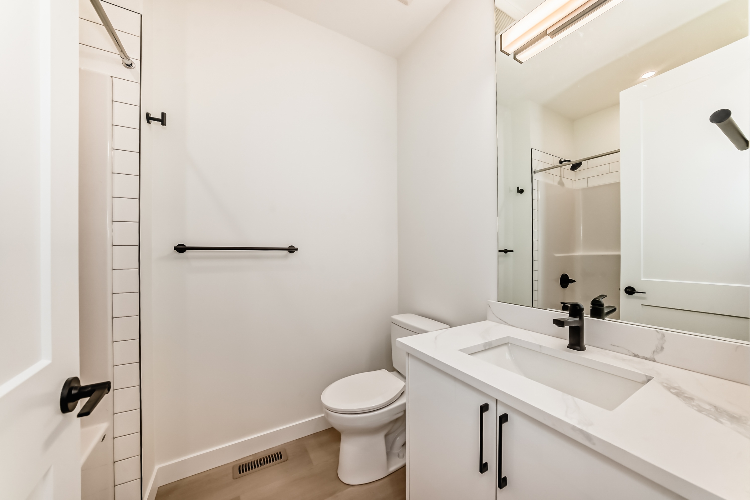 2201 42 St SE, Calgary, Alberta, 3 Bedrooms Bedrooms, ,2 BathroomsBathrooms,Townhome,For Rent,42 St SE,1426