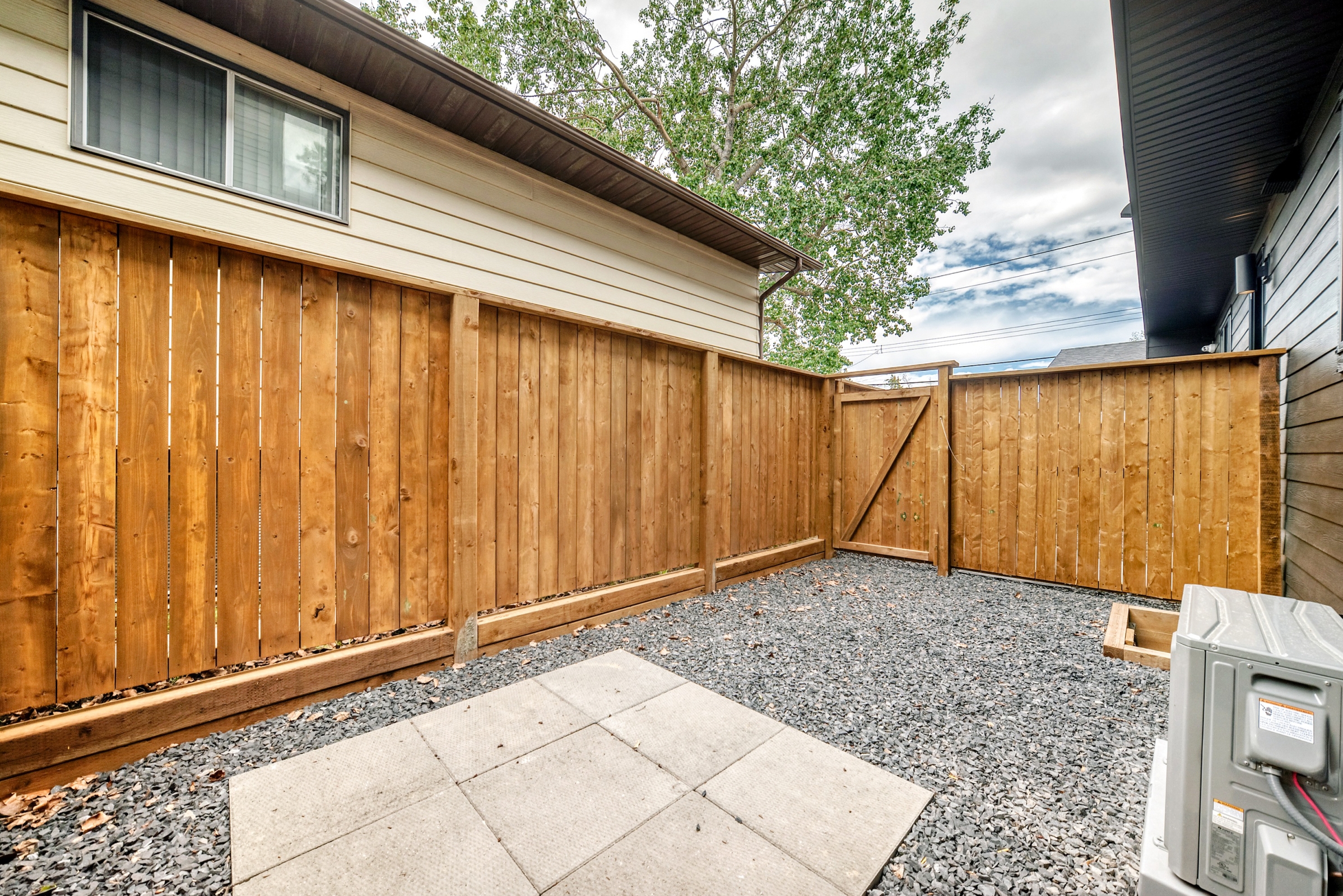 2201 42 St SE, Calgary, Alberta, 3 Bedrooms Bedrooms, ,2 BathroomsBathrooms,Townhome,For Rent,42 St SE,1426