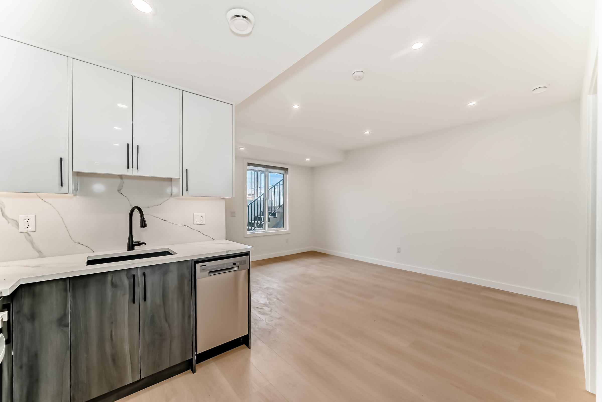 2004 37 St SE, Calgary, Alberta, 1 Bedroom Bedrooms, ,1 BathroomBathrooms,Townhome,For Rent,37 St SE,1429