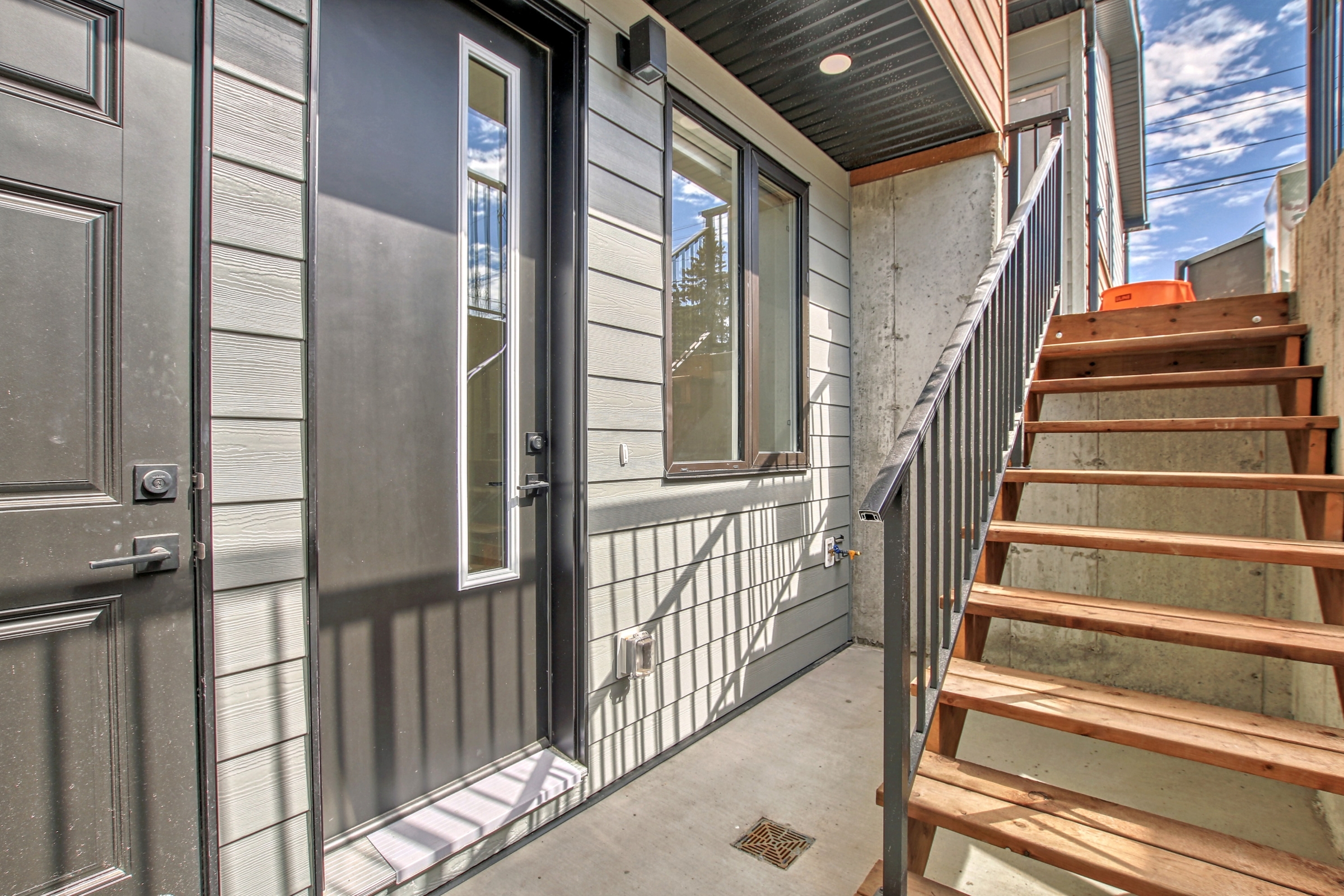 3507 83 St NW, Calgary, Alberta, 1 Bedroom Bedrooms, ,1 BathroomBathrooms,Apartment,For Rent,83 St NW,1443