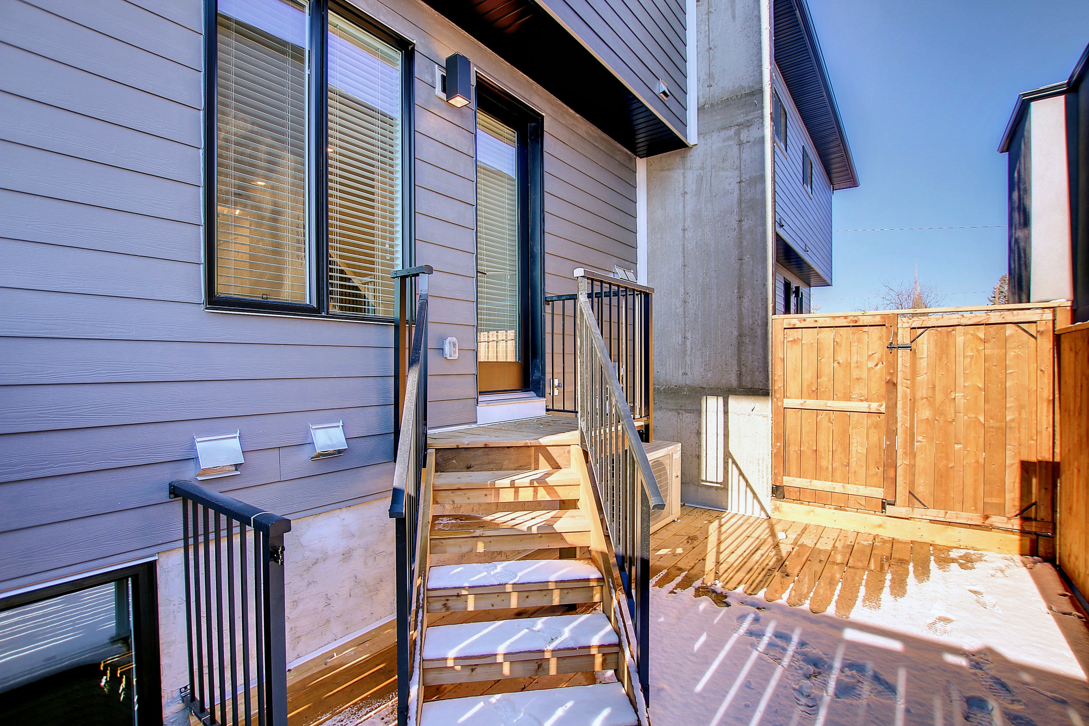 1743 33 Ave SW, Calgary, Alberta, 3 Bedrooms Bedrooms, ,2 BathroomsBathrooms,Townhome,For Rent,33 Ave SW,1447