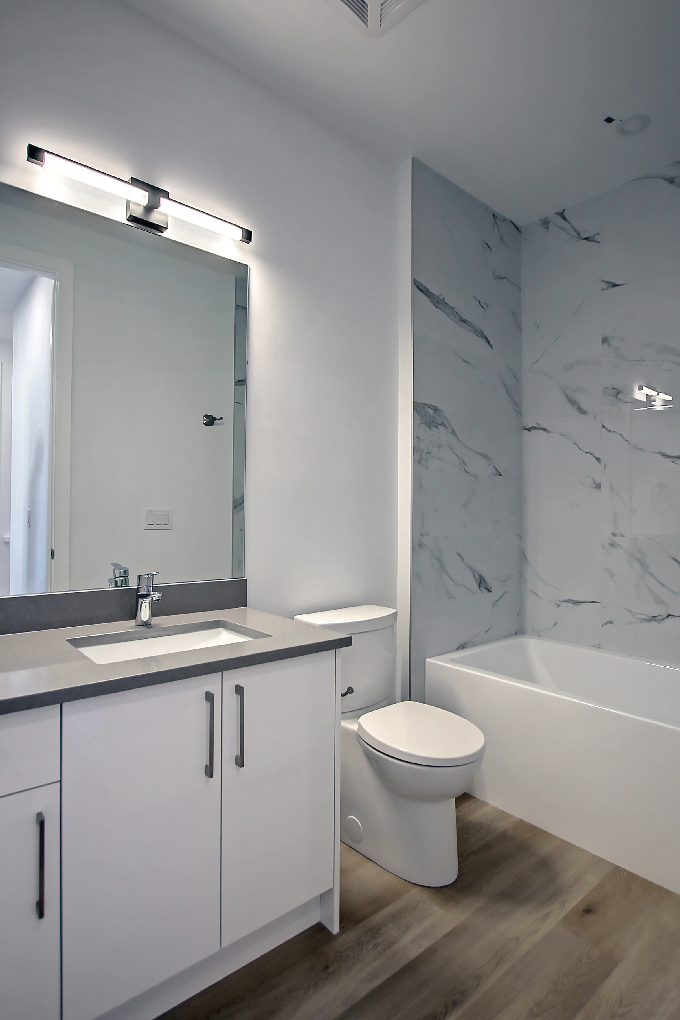 1743 33 Ave SW, Calgary, Alberta, 3 Bedrooms Bedrooms, ,2 BathroomsBathrooms,Townhome,For Rent,33 Ave SW,1447