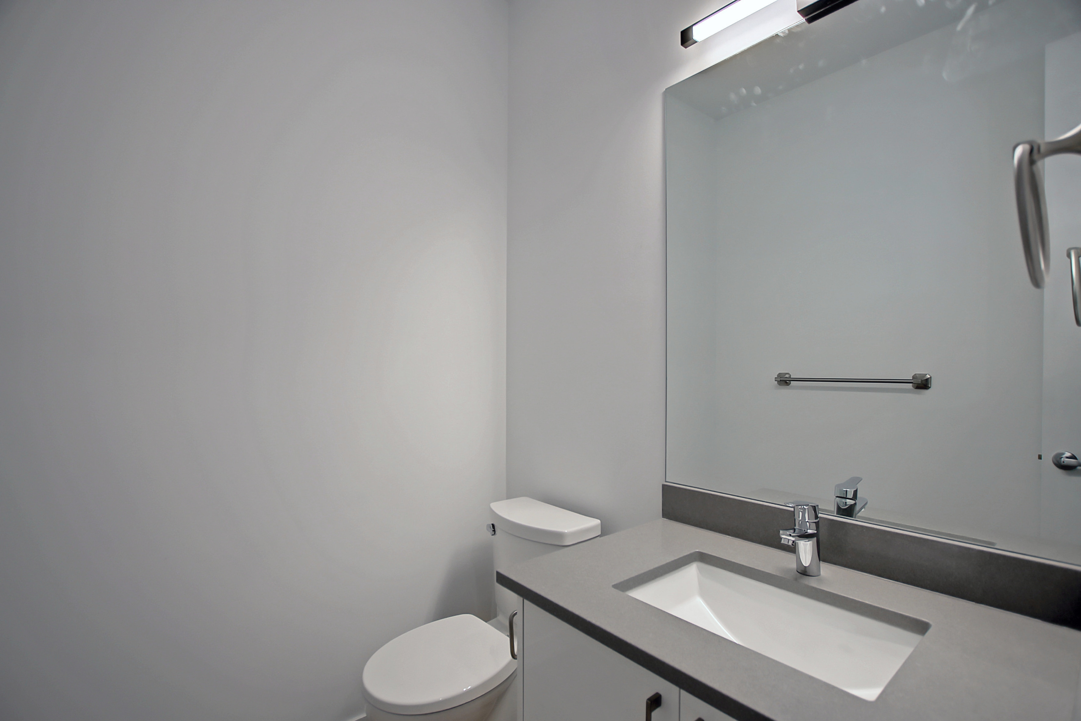 1743 33 Ave SW, Calgary, Alberta, 3 Bedrooms Bedrooms, ,2 BathroomsBathrooms,Townhome,For Rent,33 Ave SW,1447