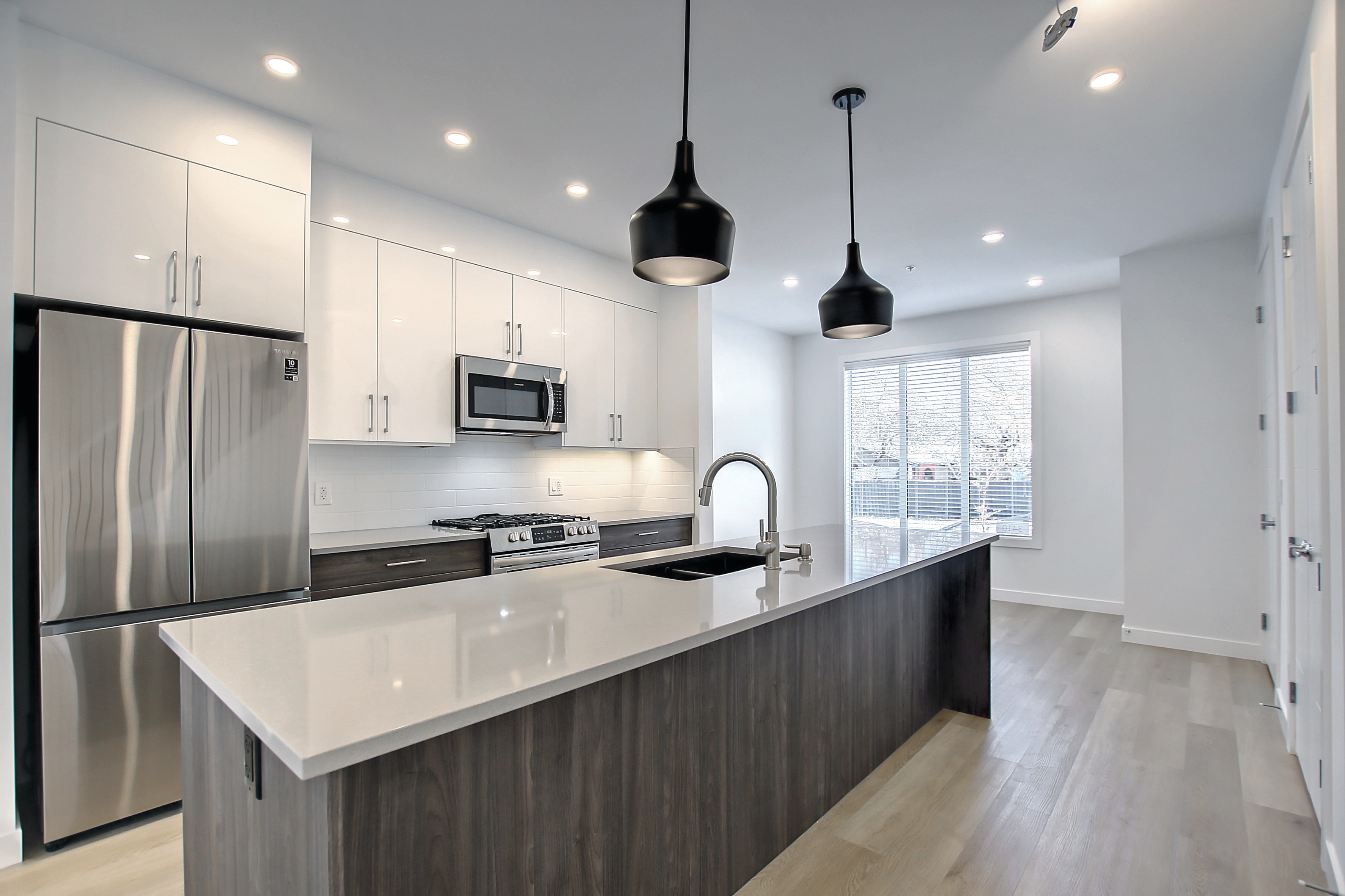 1743 33 Ave SW, Calgary, Alberta, 3 Bedrooms Bedrooms, ,2 BathroomsBathrooms,Townhome,For Rent,33 Ave SW,1447